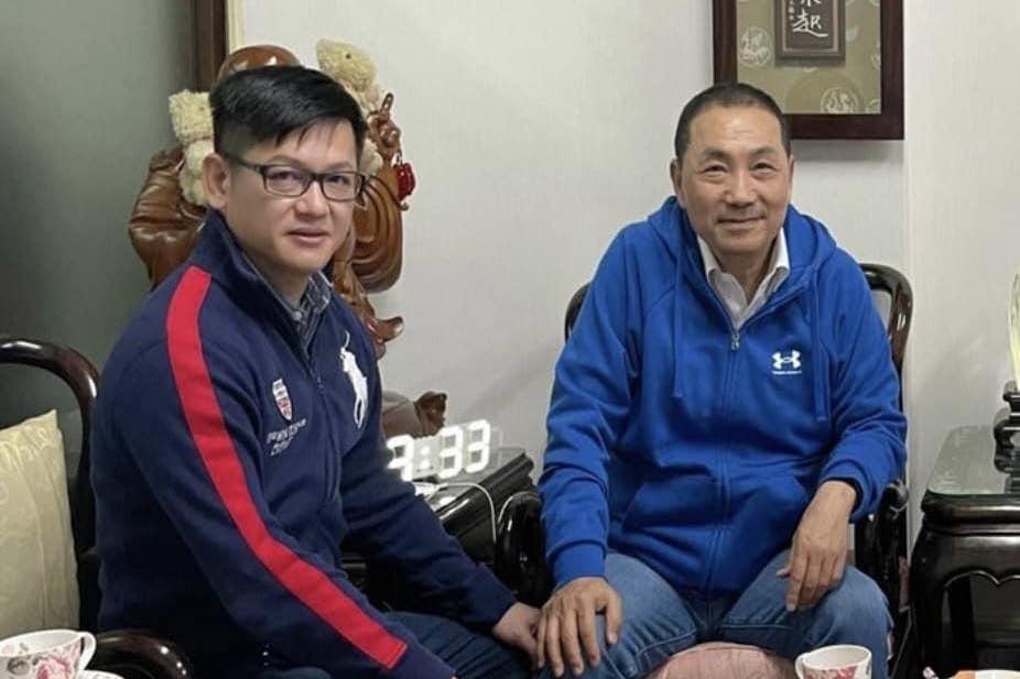 劉哲彰(左)宣布退出立委選舉。(翻攝劉哲彰臉書)