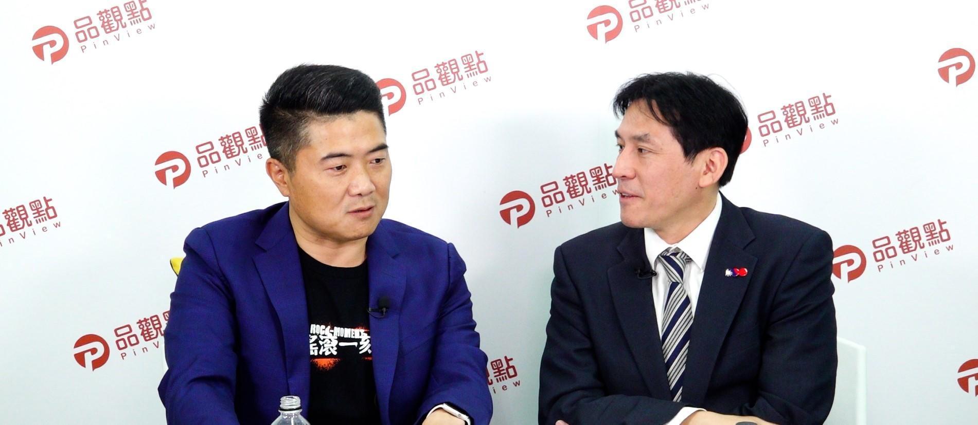 顏寬恒接受名嘴黃暐瀚專訪,除強調其涉入案件是莫須有,更稱對勝選有信心。(讀者提供)