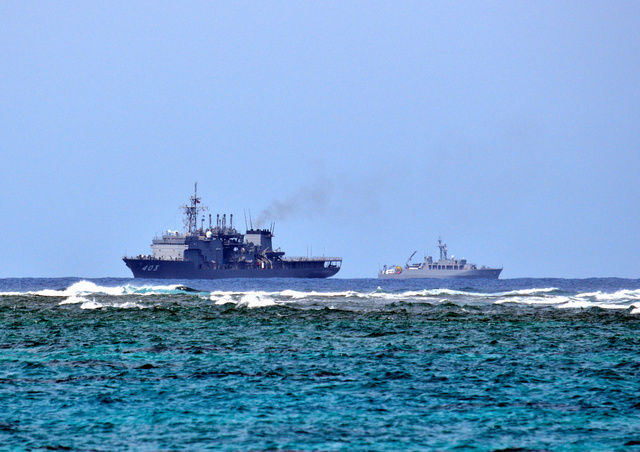 日本黑鷹直升機殘骸被尋獲。（翻攝@livedoornews推特）