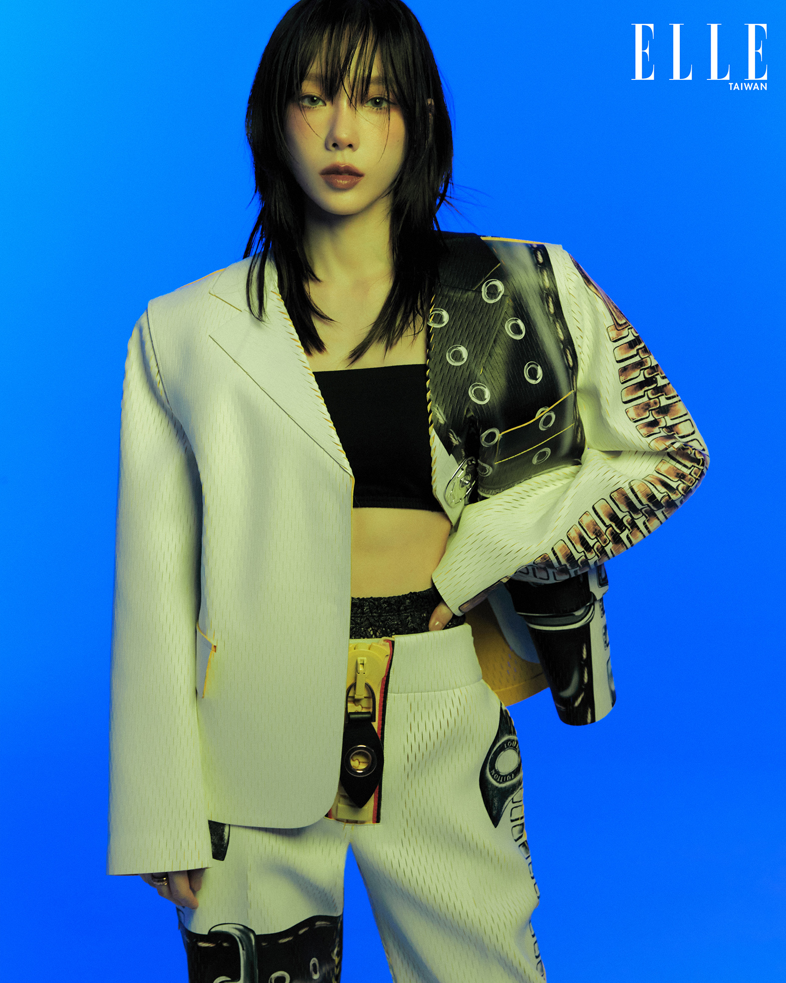 太妍私下是出了名的宅女,喜歡敷面膜、追劇以及跟愛犬Zero玩。(《ELLE》國際中文版雜誌提供)
