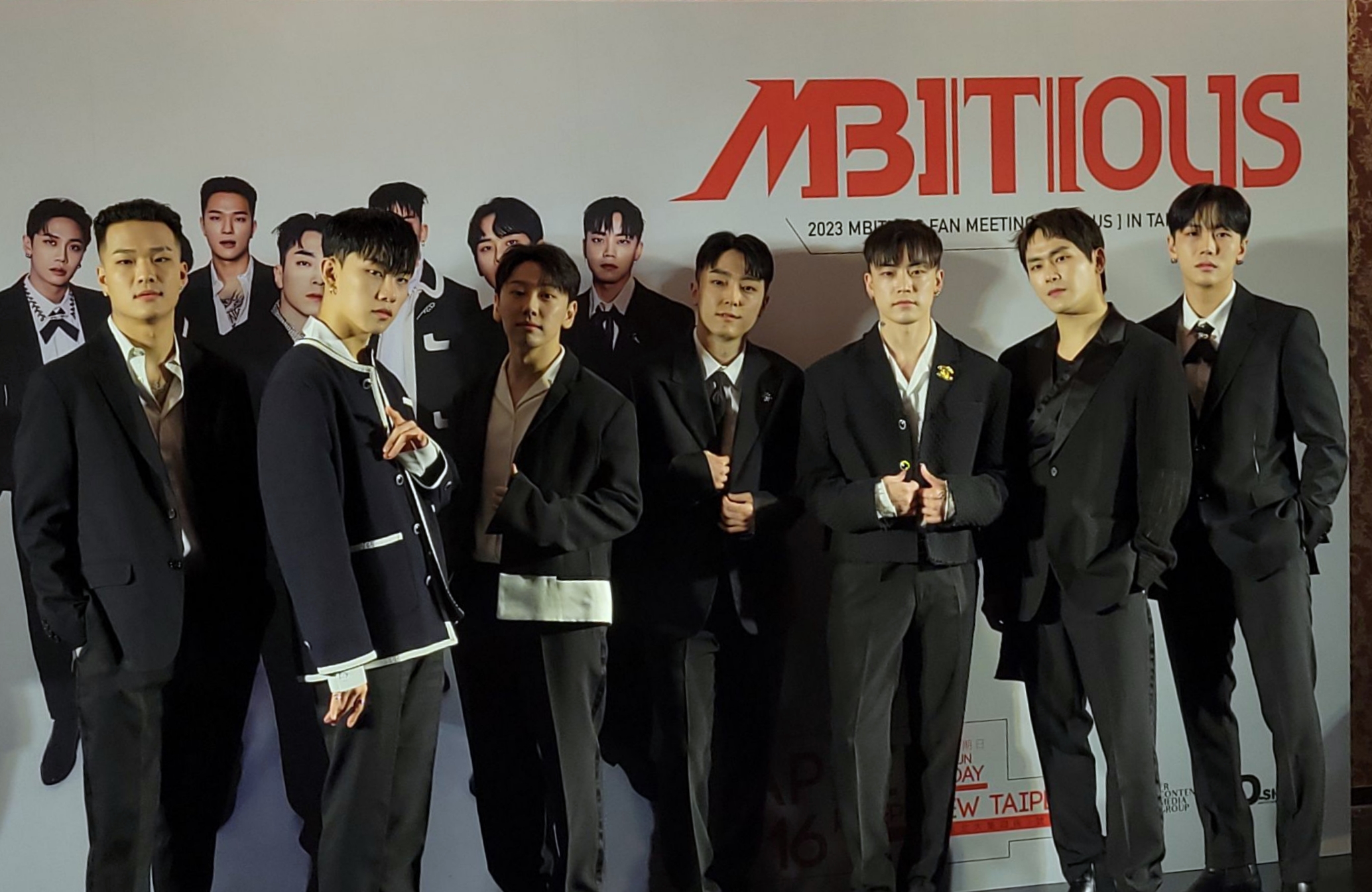 韓國舞蹈男團MBITIOUS首度海外粉絲見面會獻給台灣。左起TARZAN、JINWOO、盧太鉉、5000、WOOTAE、李浩沅、金平野。