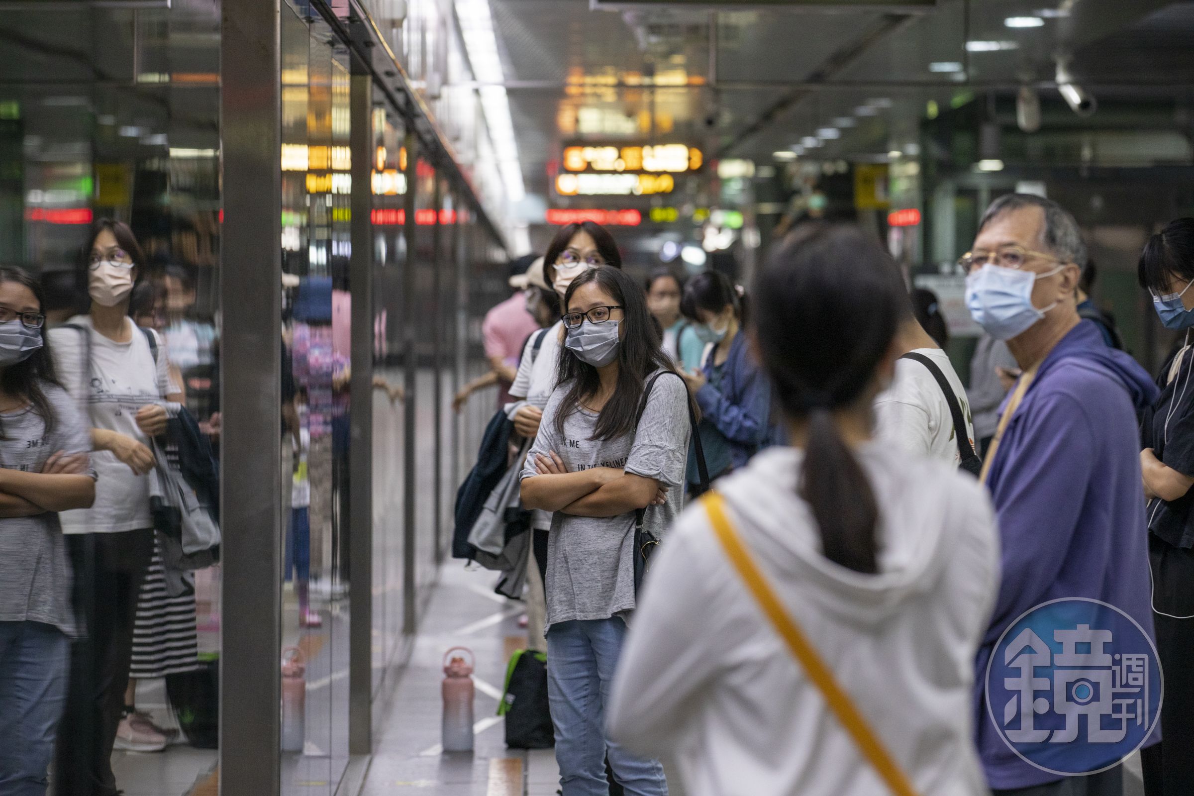 口罩令今日再度鬆綁，包含公車、捷運、火車等大眾運輸工具不用強制戴口罩。（示意圖，本刊資料照）