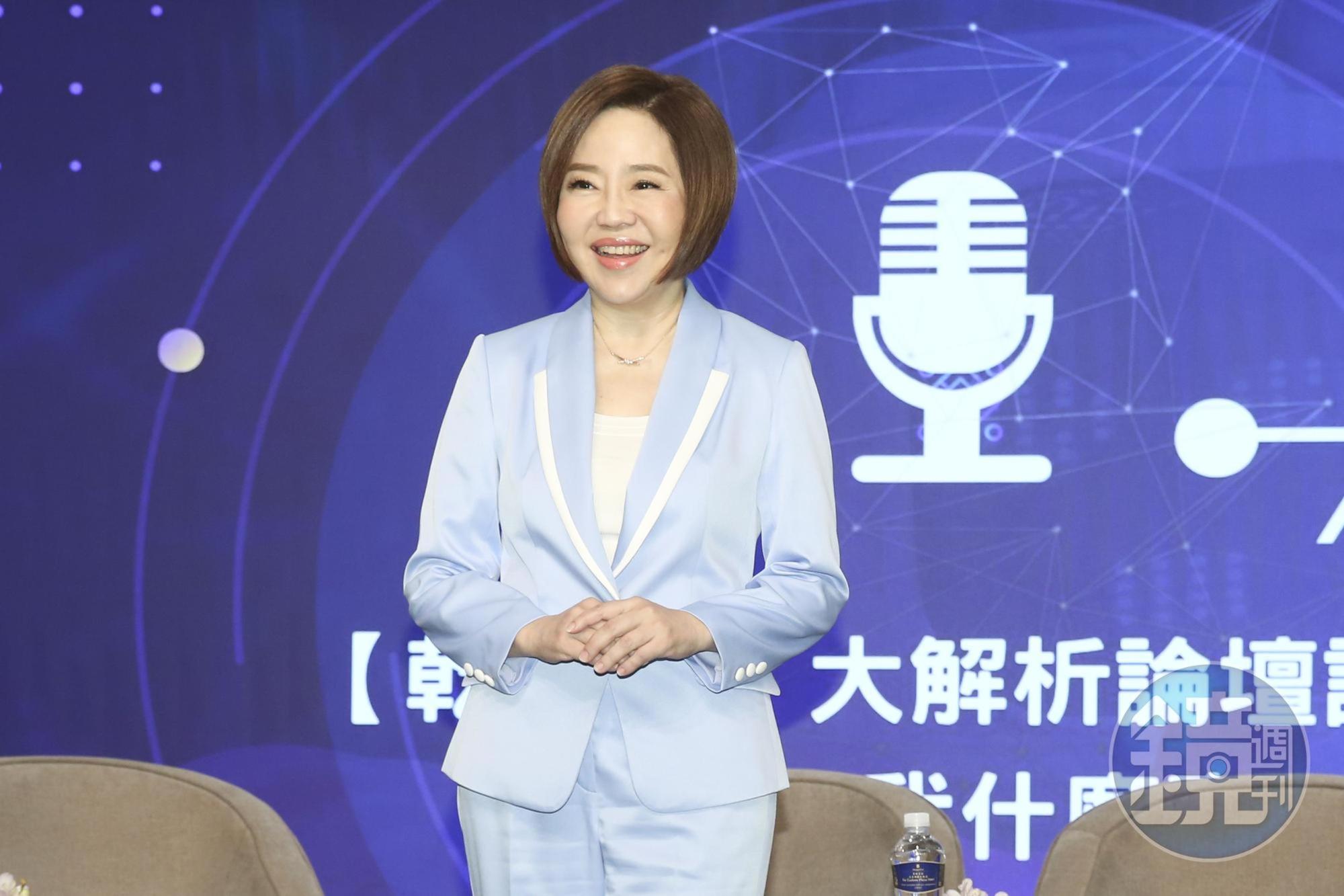 于美人昨出席乾眼症活動時再被問及參選話題，並未正面否認，似乎仍在等適當時機宣布決定。