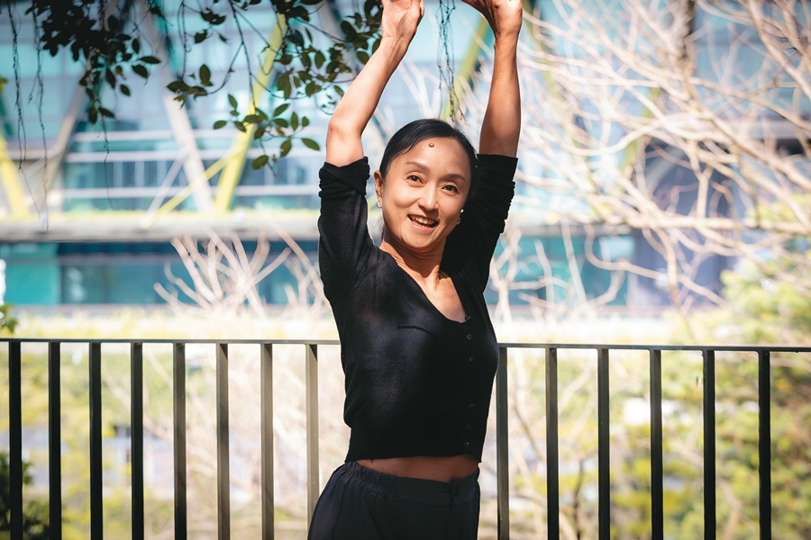 邱怡文22年的舞蹈生涯琢磨出一個道理:在台下練習到不需要思考,上台後,變成是舞蹈去驅動我,而不是我去驅動舞蹈。舞蹈是能量,不要想去主導它,只能接受它。