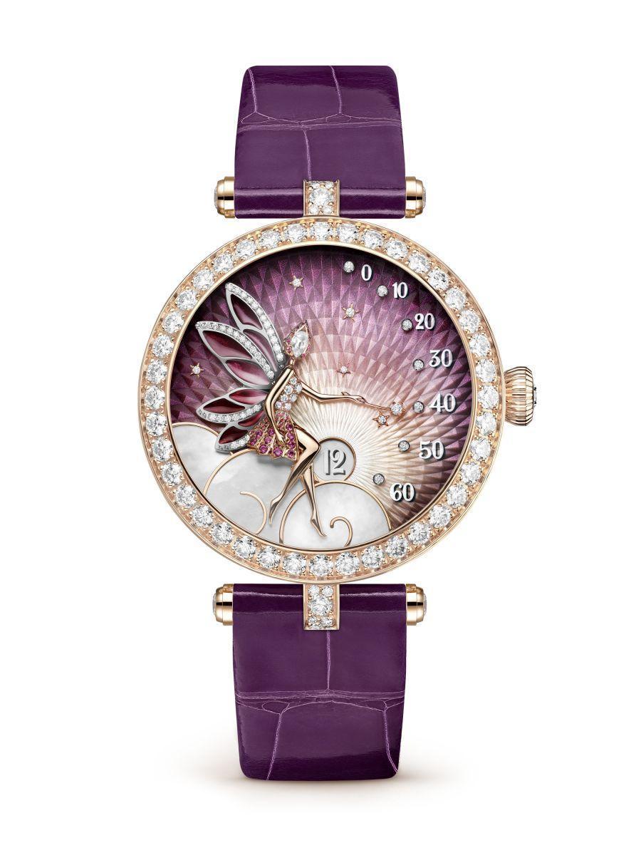 VAN CLEEF & ARPELS Lady Féerie Or Rose 跳時逆跳分鐘腕錶；玫瑰金錶殼，錶徑33mm。功能：跳時顯示；逆跳分鐘指示；機芯：自動上鏈機芯；定價約NT$3,450,000。