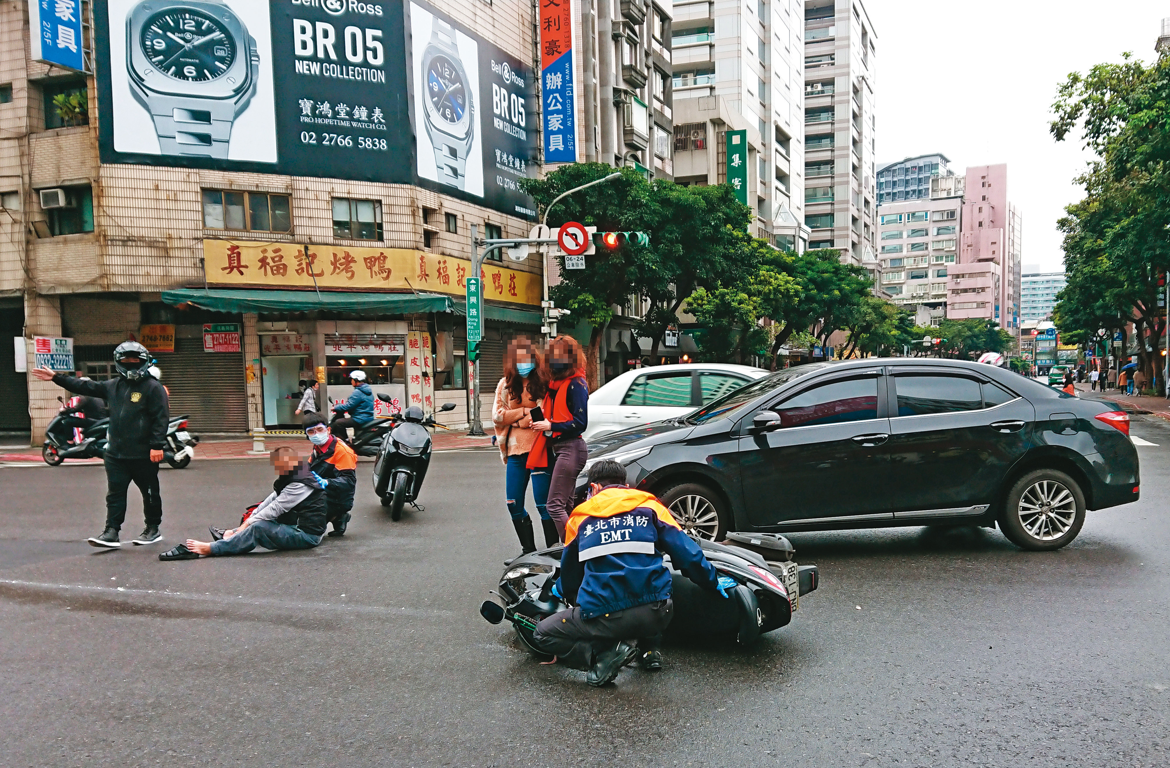 台灣交通隱患多，只要打開電視，三天兩頭就跑出汽車、機車撞中央分隔島、撞路邊電線桿、撞街旁店鋪、撞前方車輛事件。