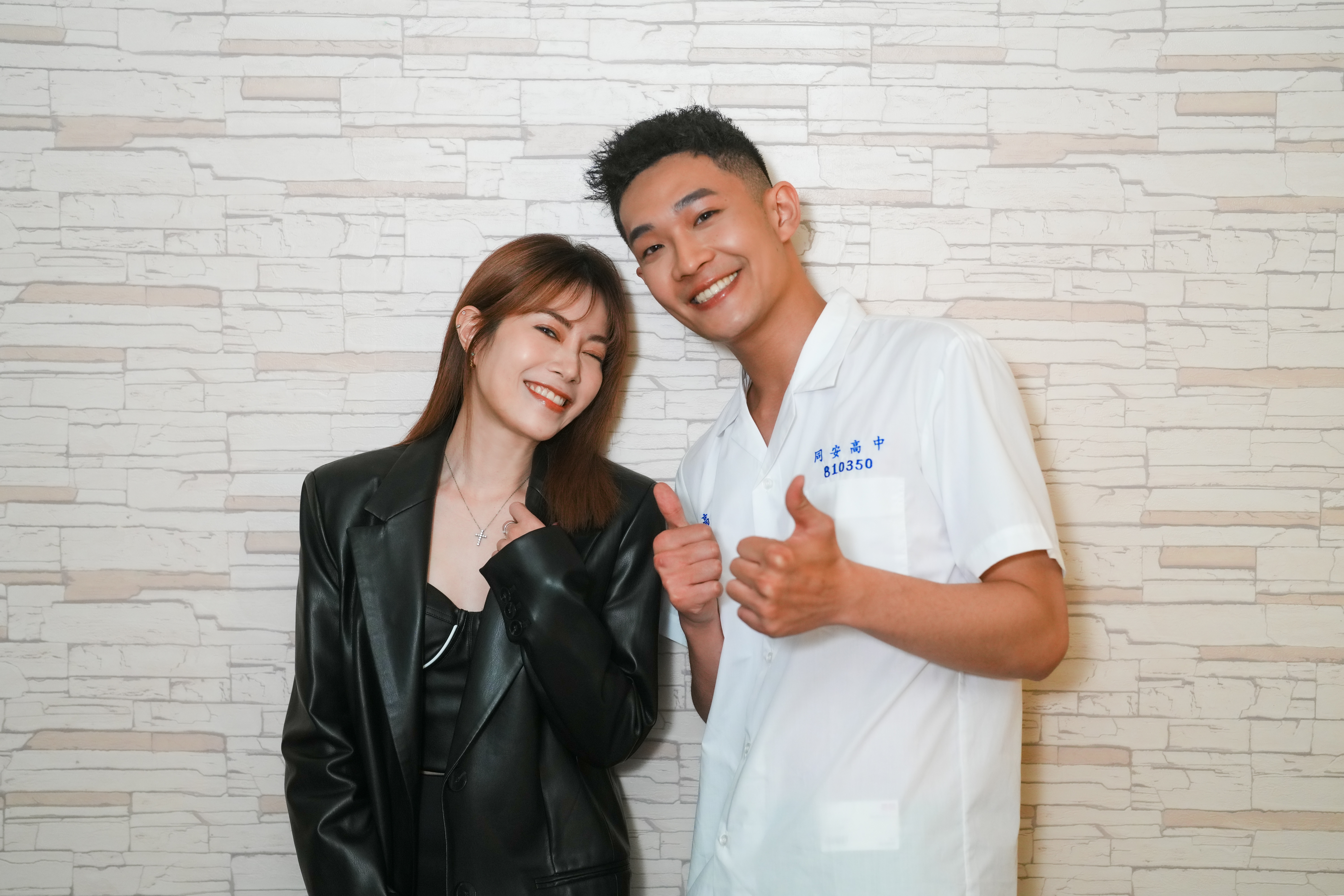 YUKI徐懷鈺新歌〈我們的故事〉MV男主角，邀來同門師弟U:NUS團長高胥崴獻出演技初體驗。（滾石唱片提供）