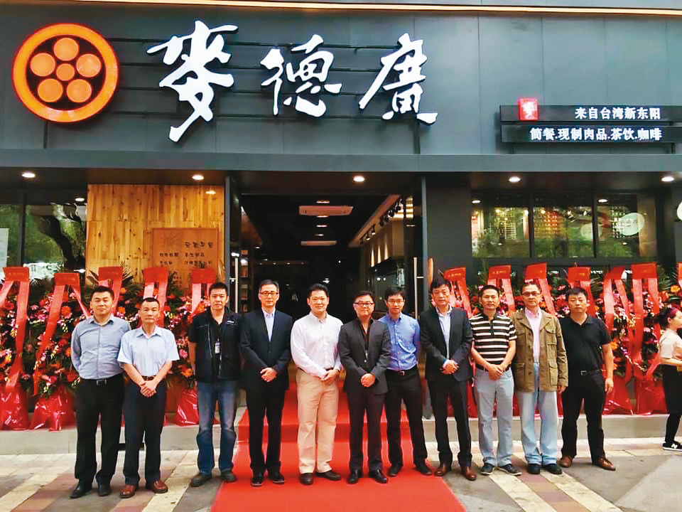 新東陽曾進駐深圳富士康商店街開麥德廣，後賠錢退場，由招商者接手品牌繼續經營。（讀者提供）