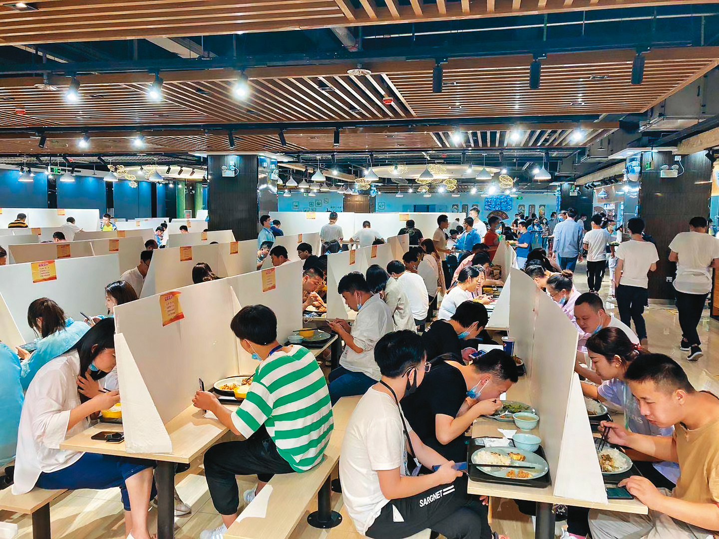 鴻海前主管劉先生，目前在富士康成都廠仍經營美食街。（讀者提供）