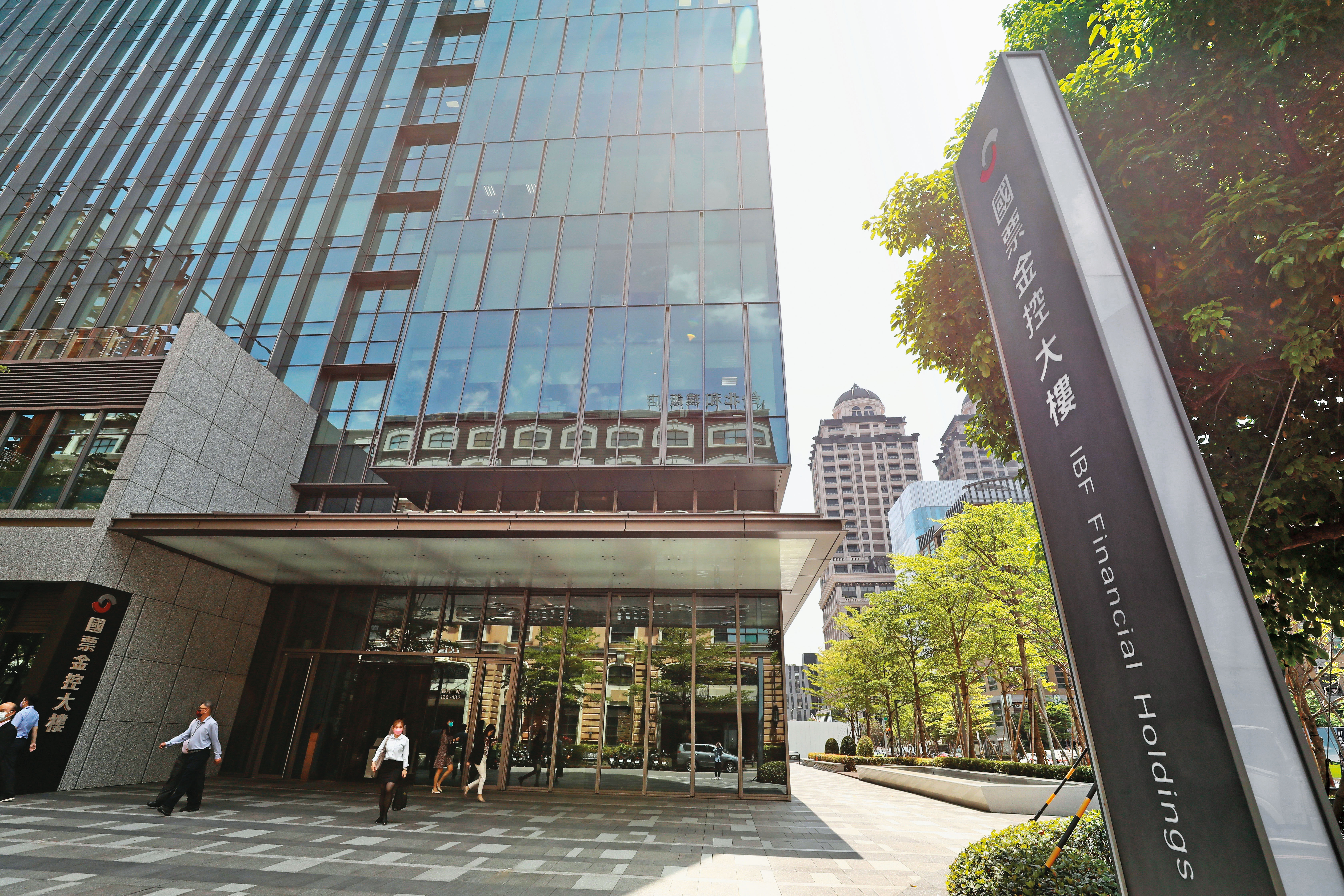 公股6度出手協調，國票金經營權大戰在18日正式落幕。