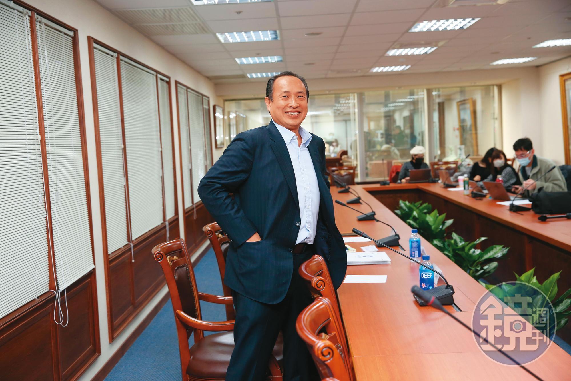陳冠如被拔掉國票創投董座後，極力爭取復職。