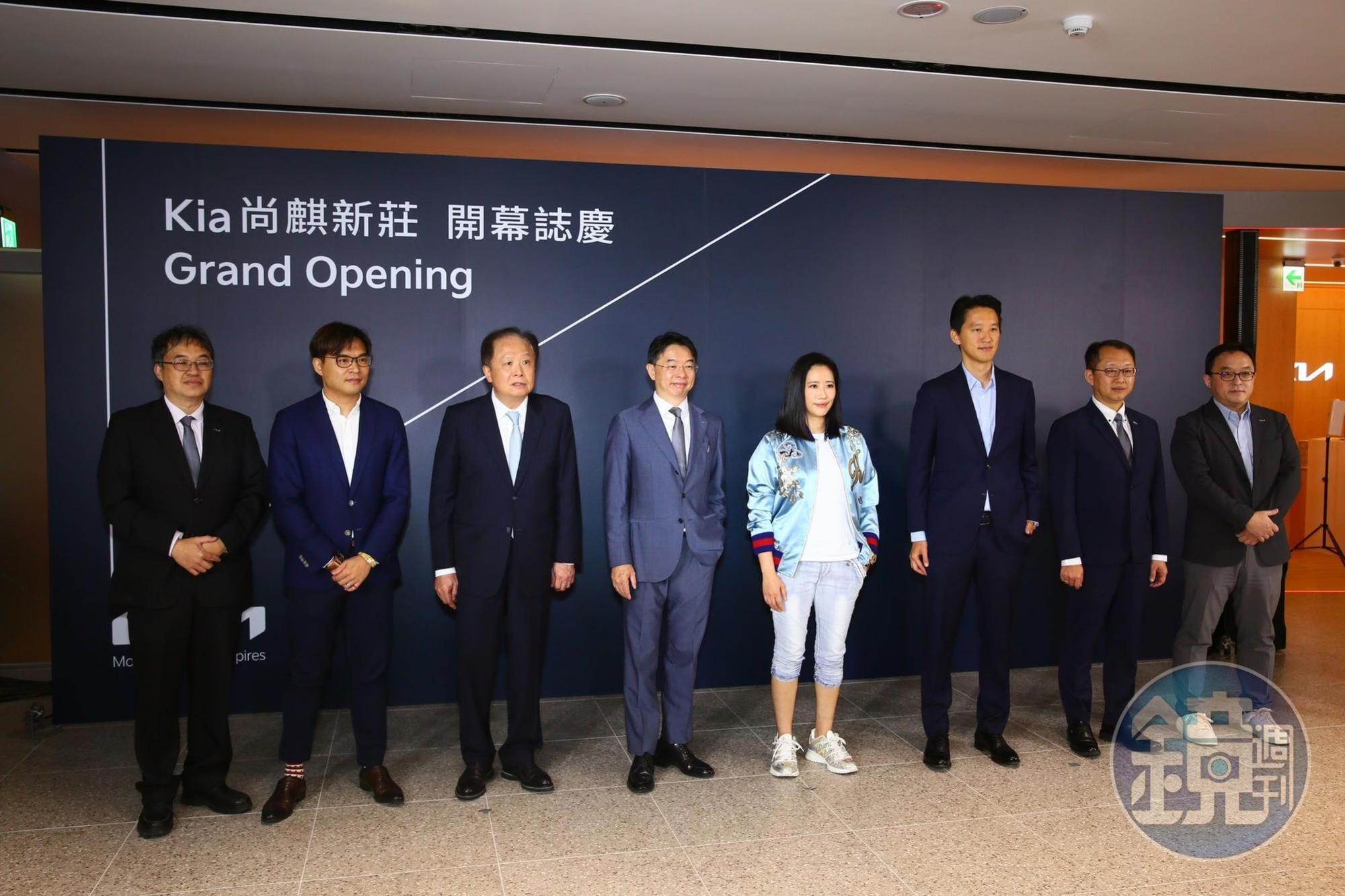 尚騰斥資上千萬元打造的「尚麒Kia新莊展示中心」開幕。