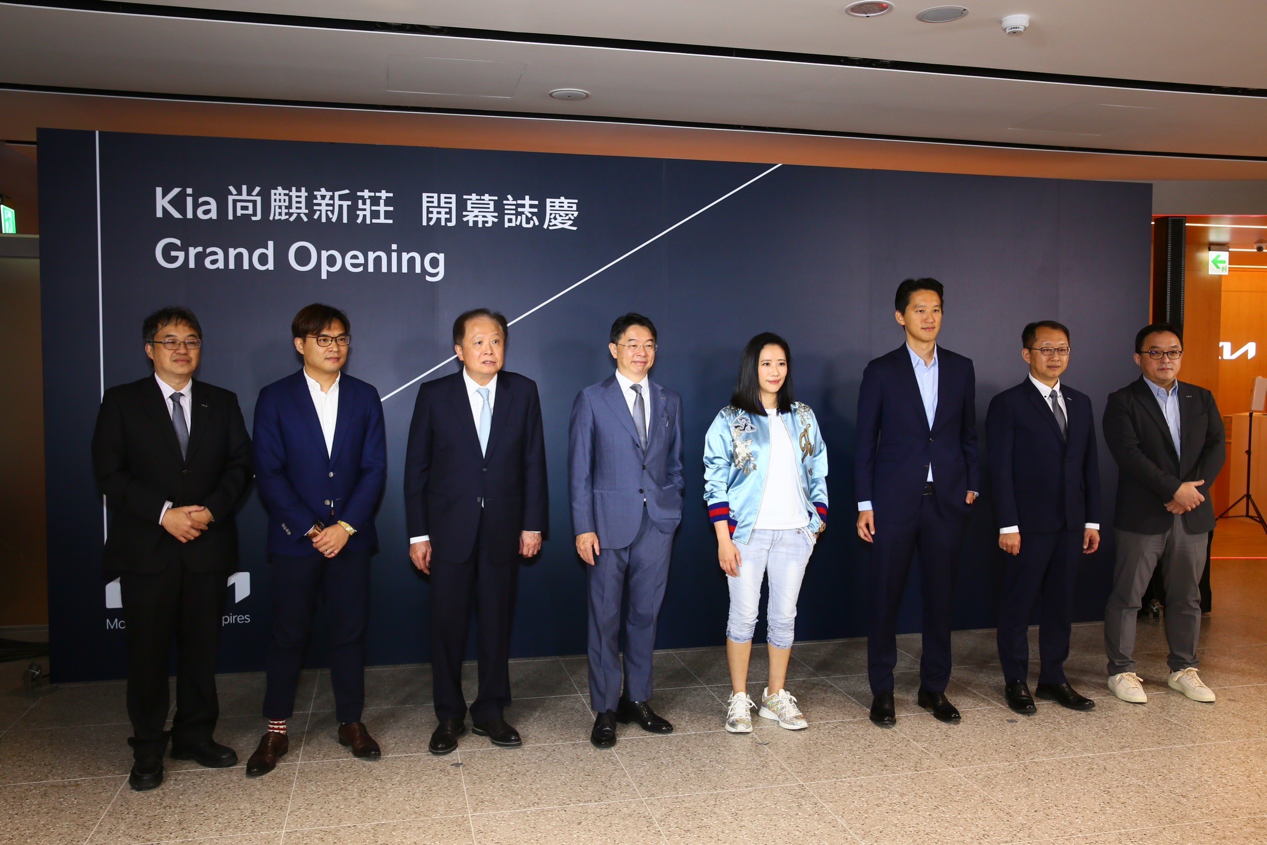 尚騰斥資上千萬元打造的「尚麒Kia新莊展示中心」開幕。