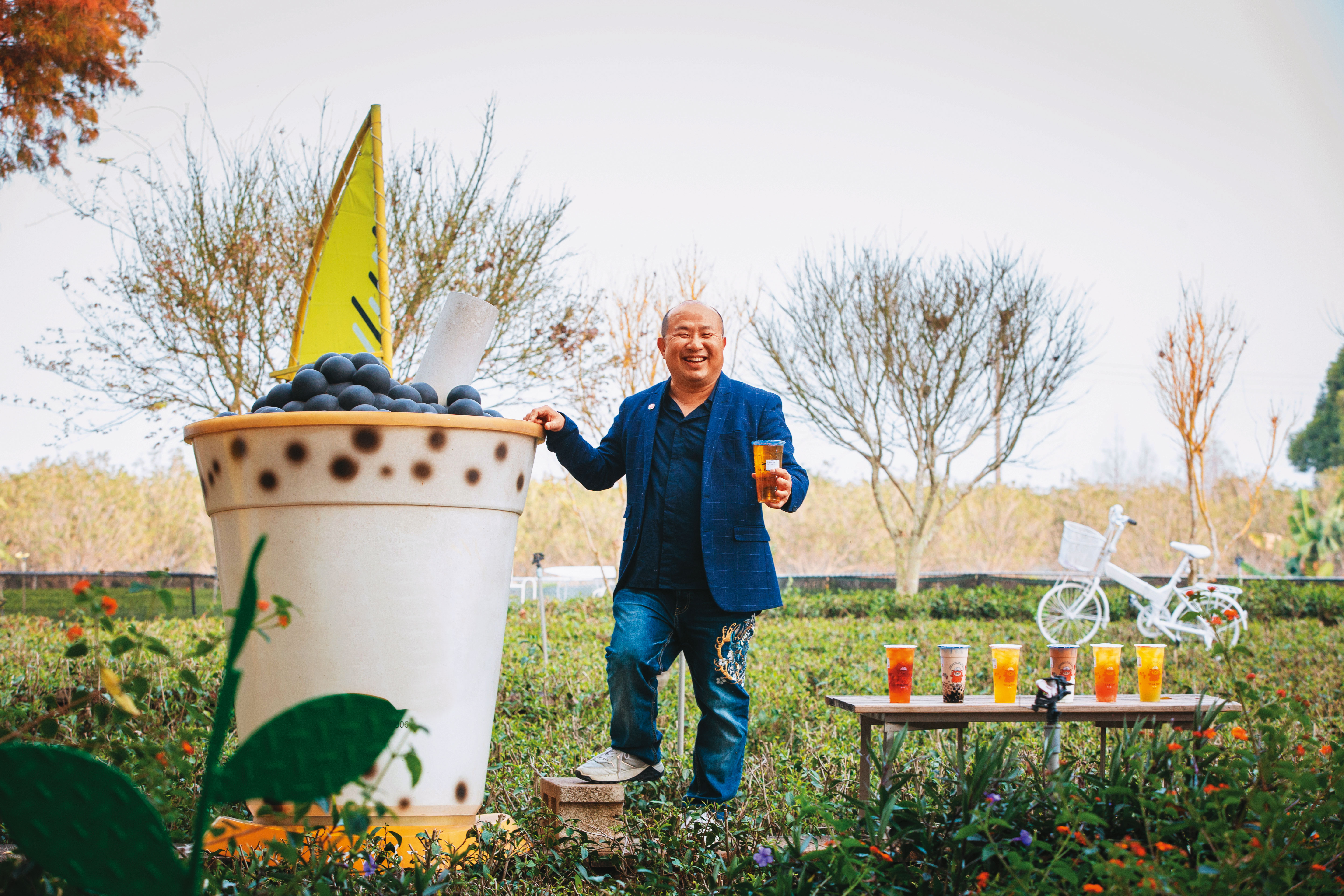 雄踞中部的連鎖手搖飲TEA TOP第一味，創辦人楊國珍是百年長順茶行第四代掌門，站穩了青茶市場。今年他要強打自家一條龍體系生產的日月潭紅茶。