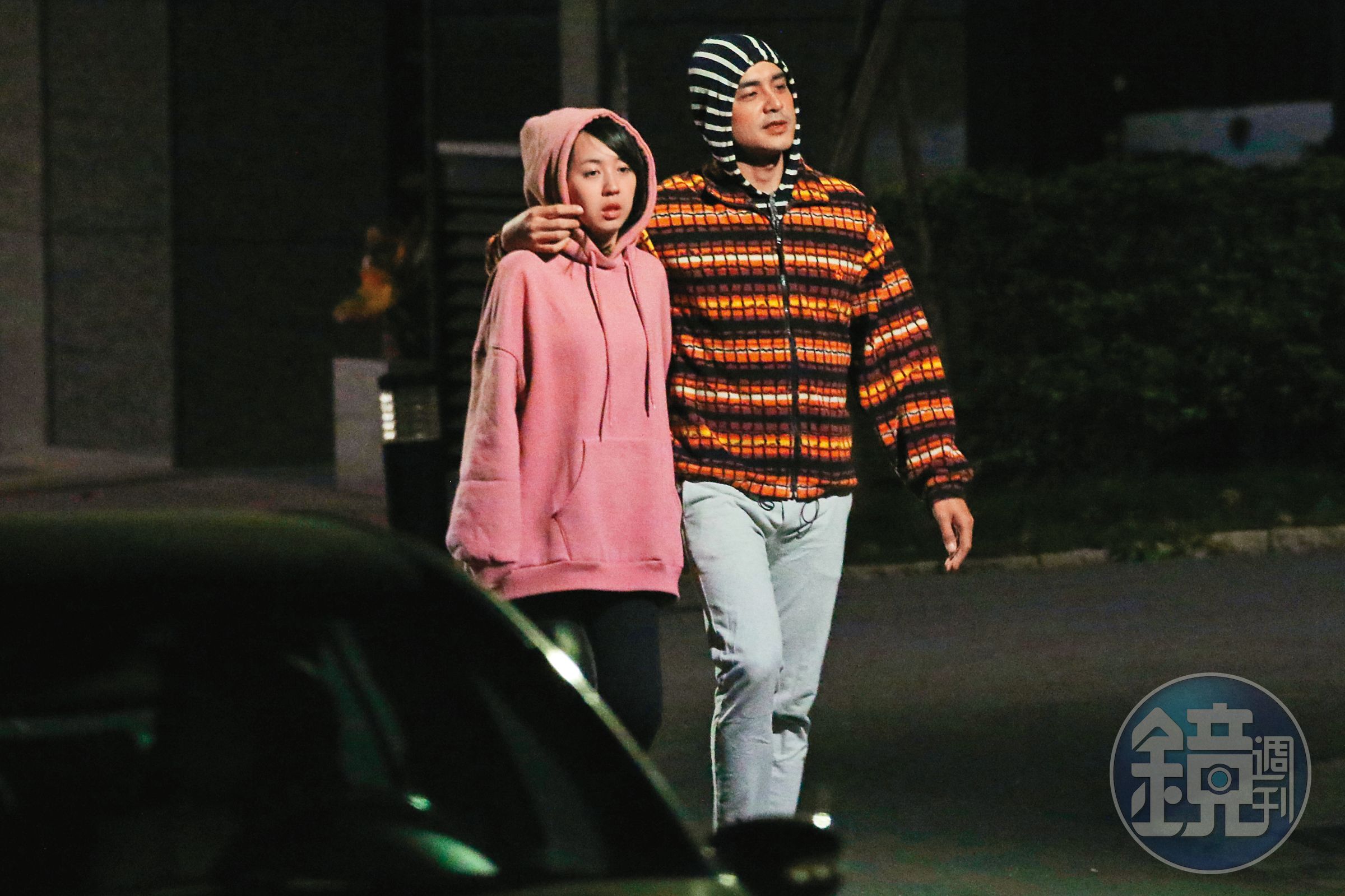 2016年本刊曾獨家拍到明道(右)和王婷萱(左)公園親密散步,戀情因此曝光。