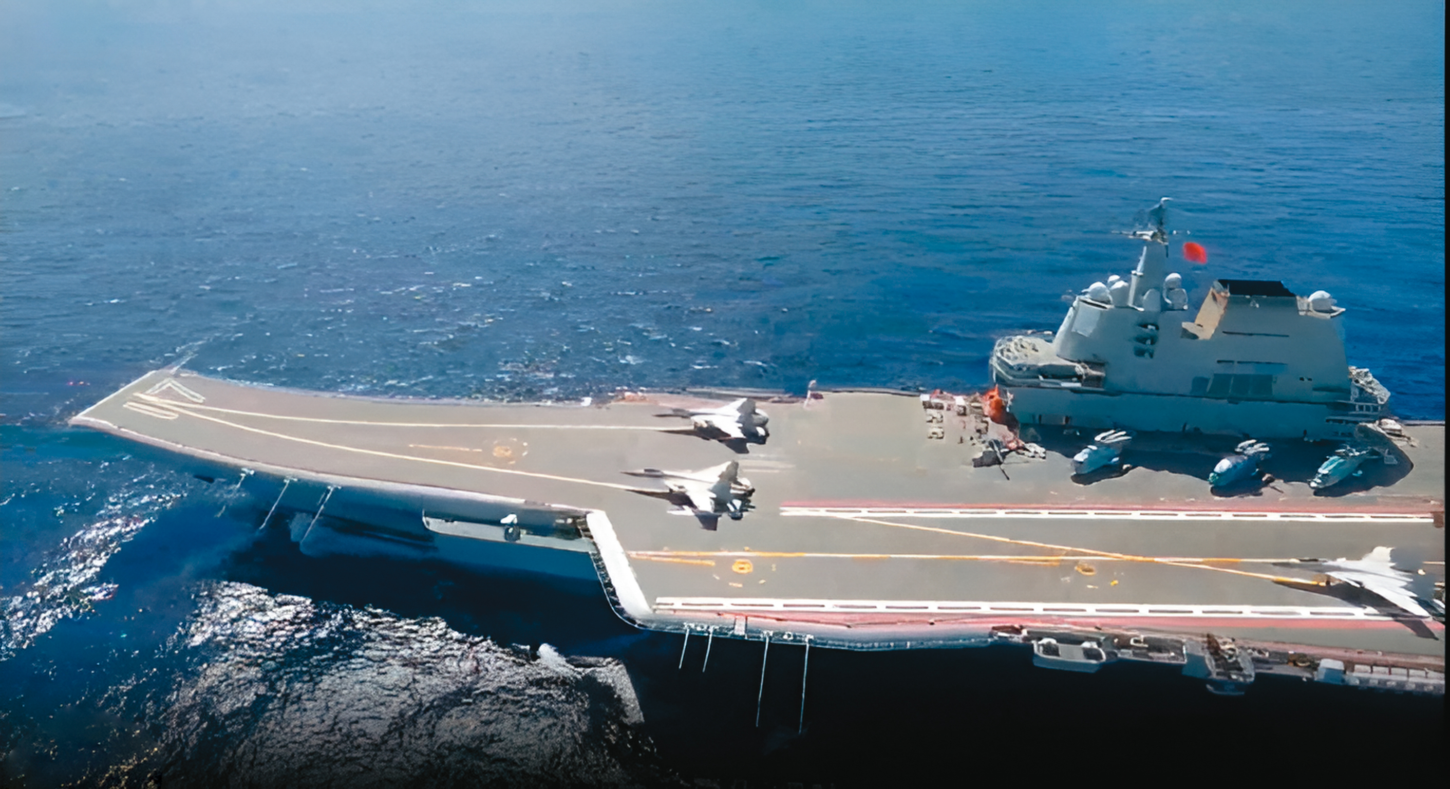 中共航母山東艦(圖)日前首度加入圍台軍演,國防部以雄風飛彈追瞄,飛彈快艇也緊急出港因應。(翻攝微博)