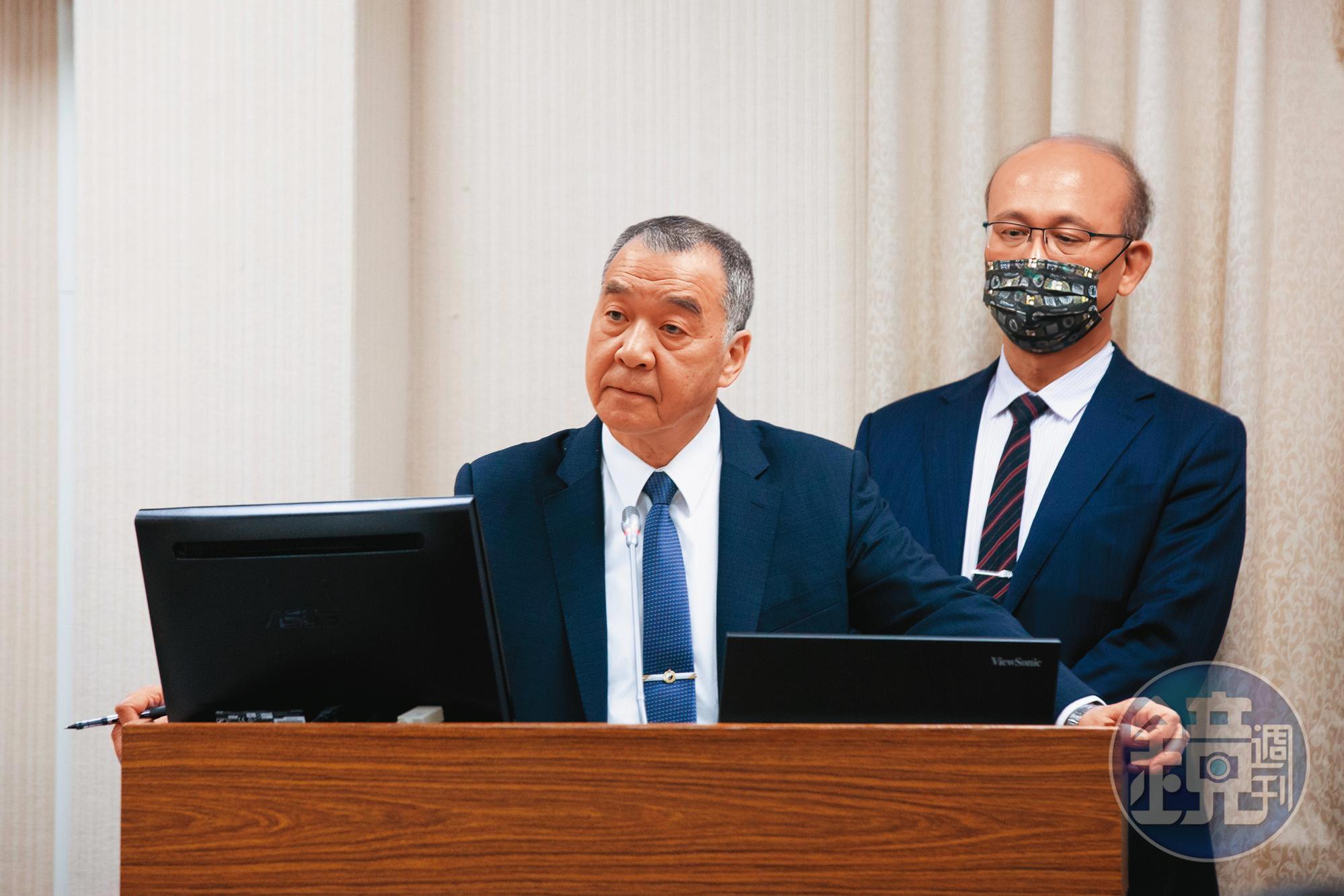 國防部長邱國正身兼中科院董事長,對於相關武器研發及軍品採購嚴格督導,不容陸製品危害國安。