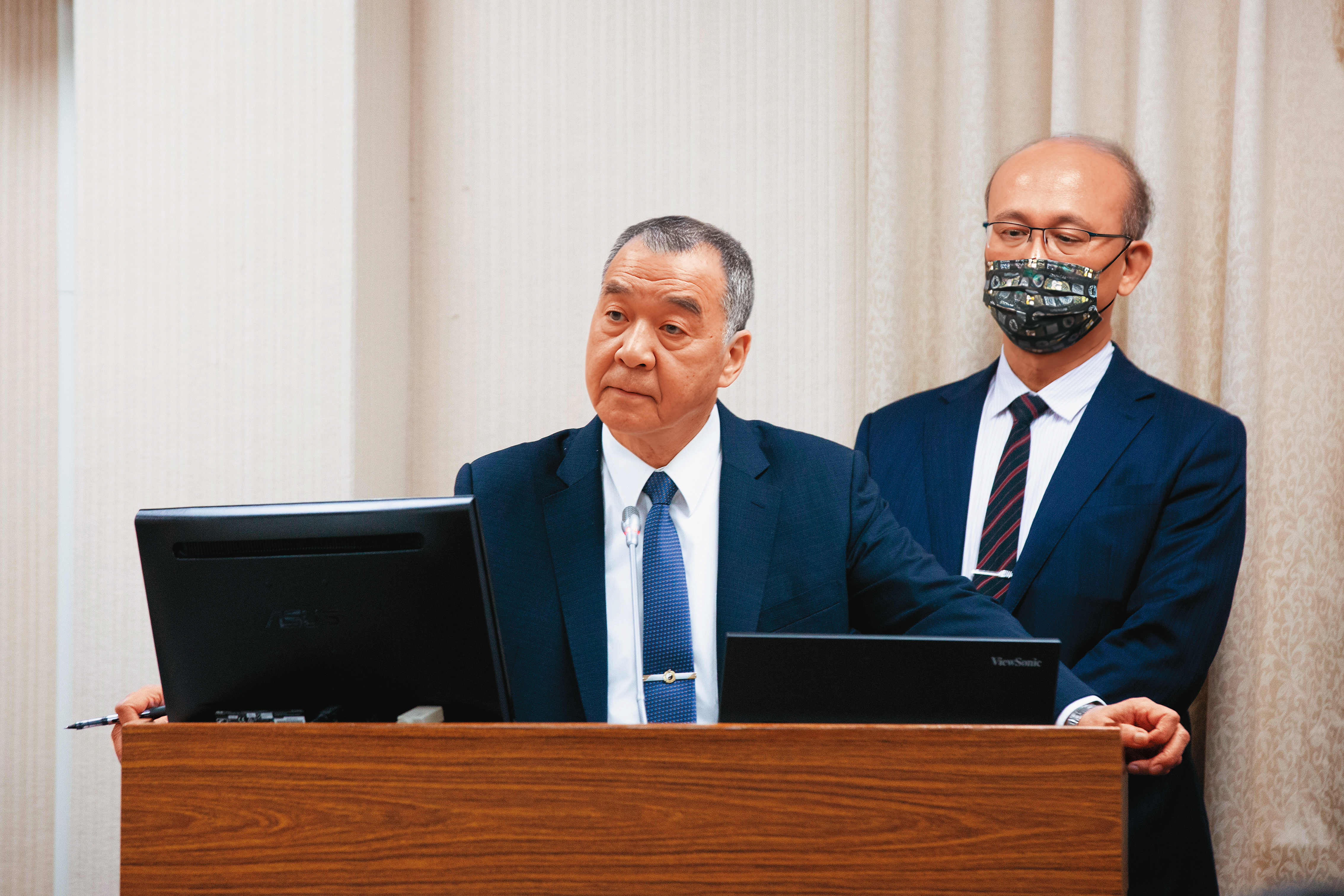 國防部長邱國正身兼中科院董事長,對於相關武器研發及軍品採購嚴格督導,不容陸製品危害國安。