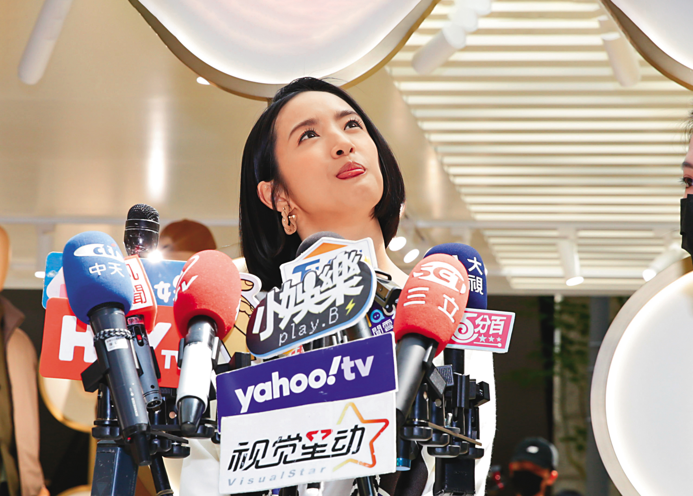 「晨神」林依晨的舌頭很搶戲。