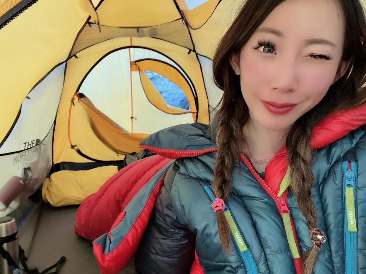 曾格爾近日她和岳姓正宮不斷在網上隔空交火，但正宮的律師說，其實只要做1件事「曾格爾就掰掰了」。（翻攝曾格爾臉書）