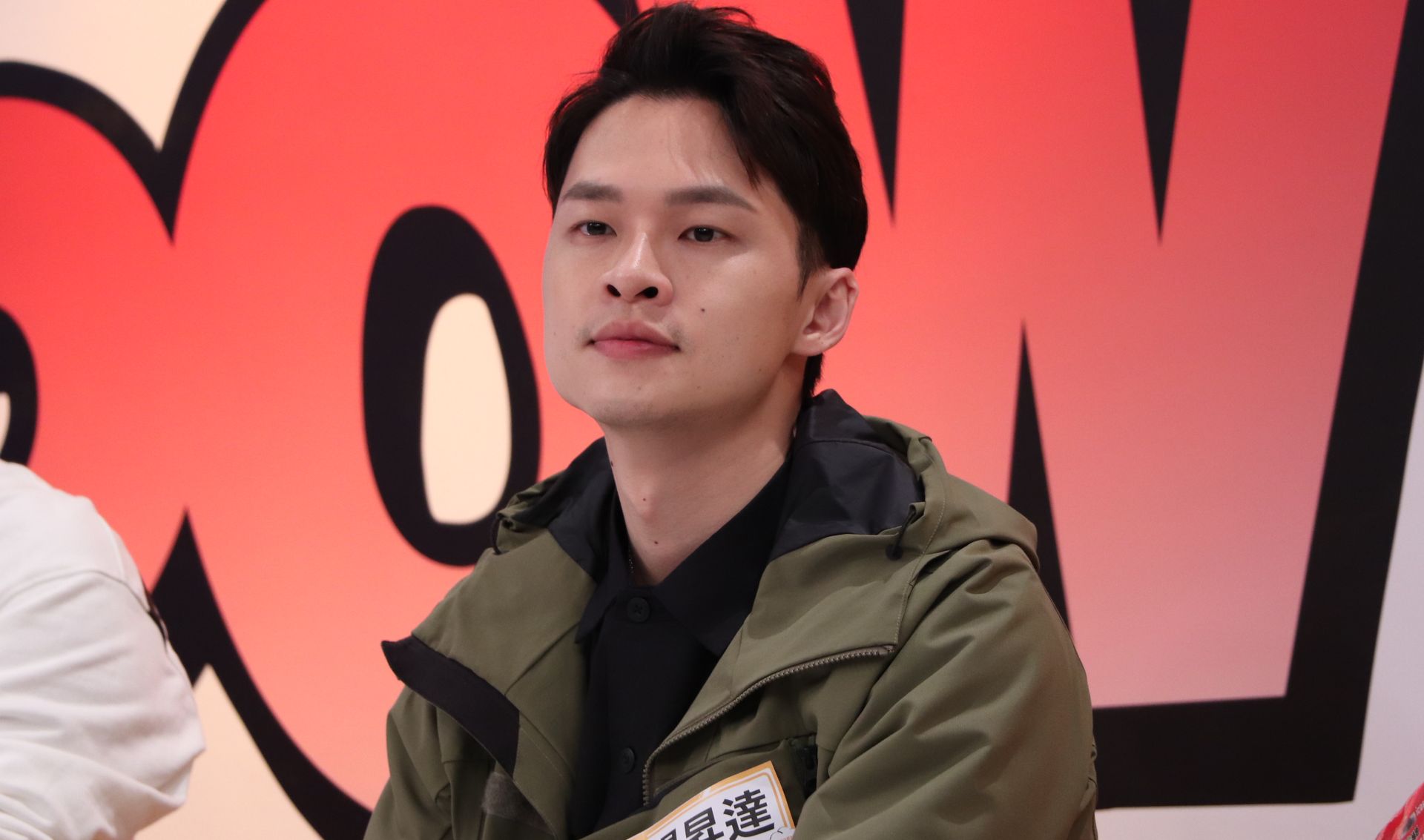 楊昇達通知岳父要登記結婚的消息時,岳父冷淡的反應讓他很摸不著頭緒。(中天提供)