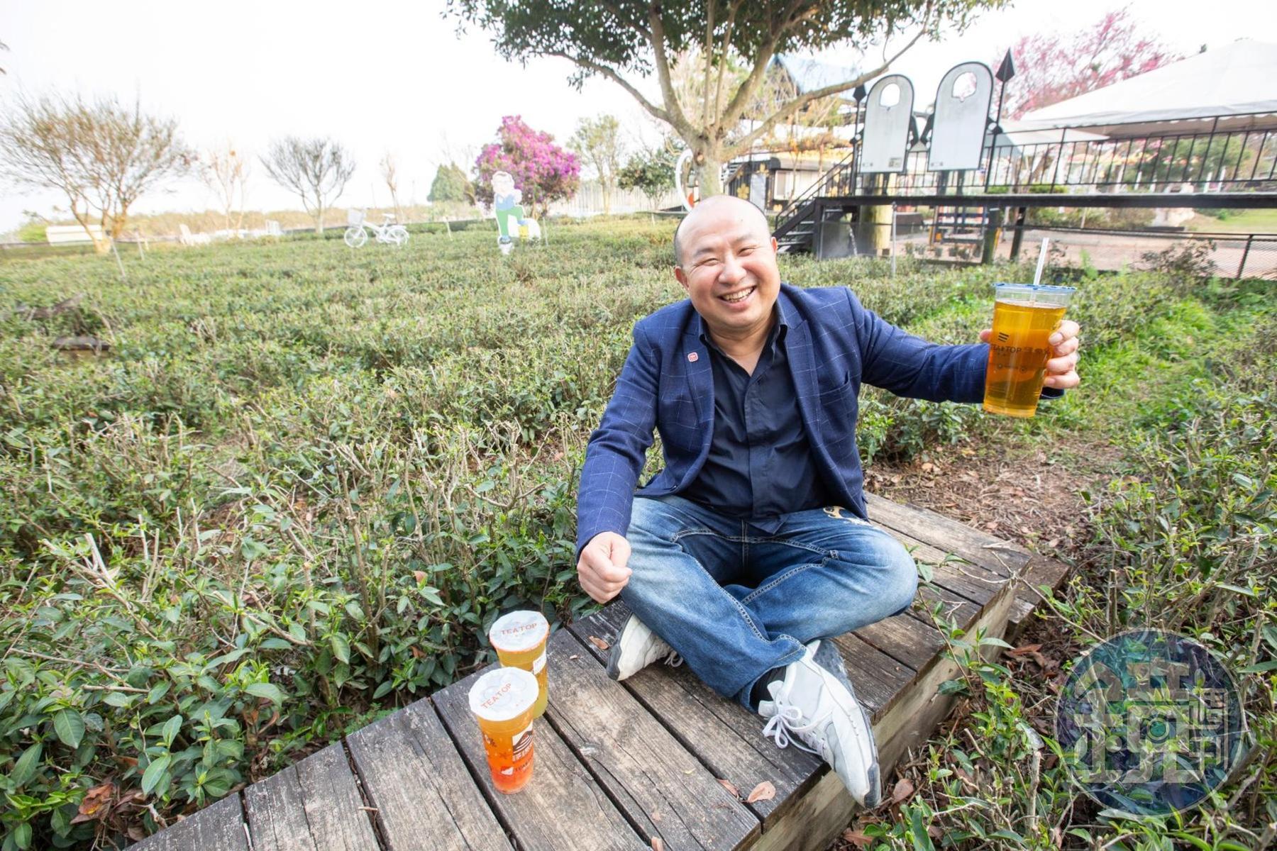 創辦人楊國珍說TEA TOP第一味是一家擁有茶園、故事館、百年茶行,深具古老靈魂、不斷推陳出新的手搖飲。