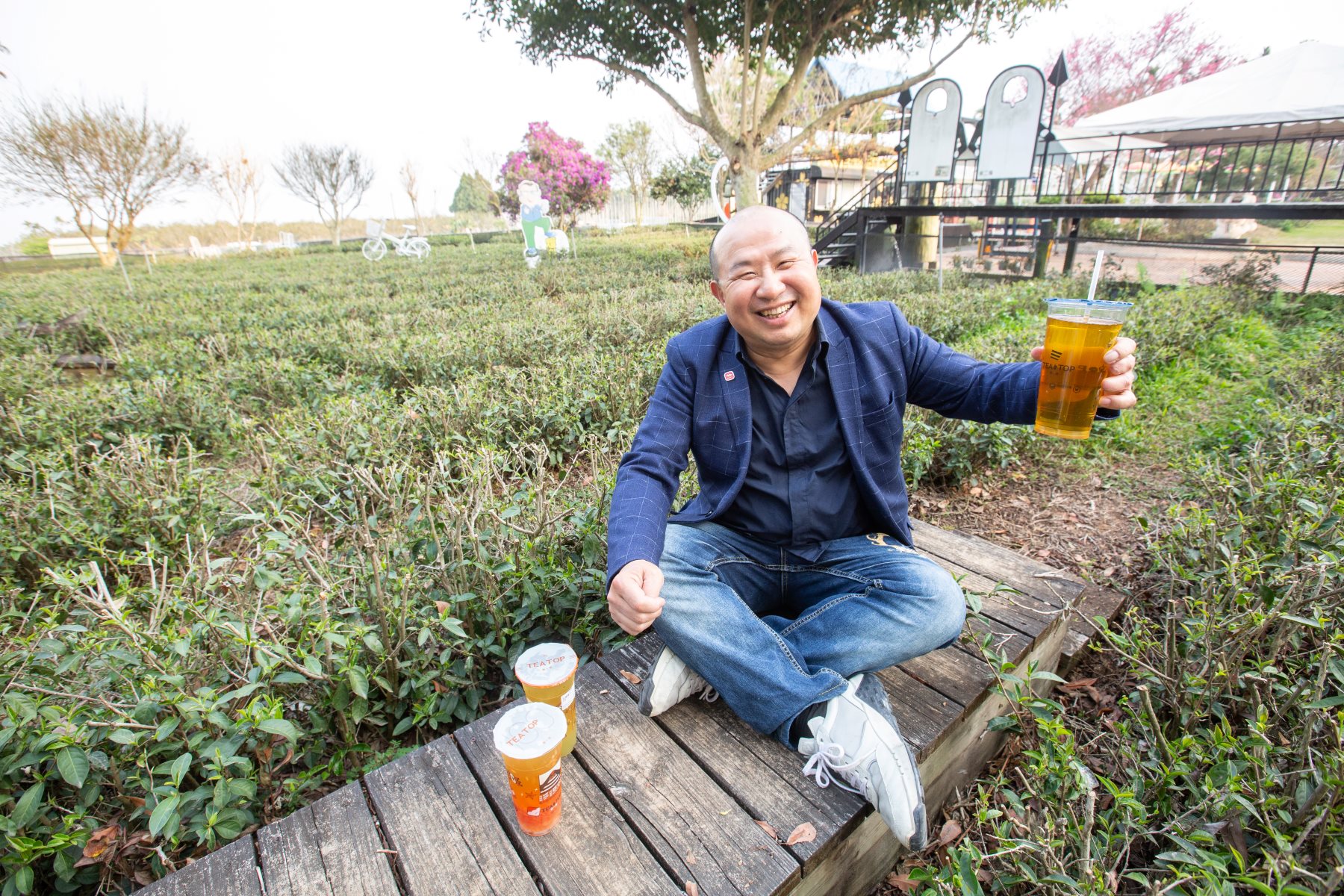 創辦人楊國珍說TEA TOP第一味是一家擁有茶園、故事館、百年茶行，深具古老靈魂、不斷推陳出新的手搖飲。