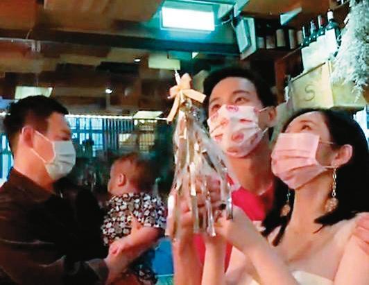 男星小煜揭曉寶寶性別時表情平靜。(翻攝自小煜IG)