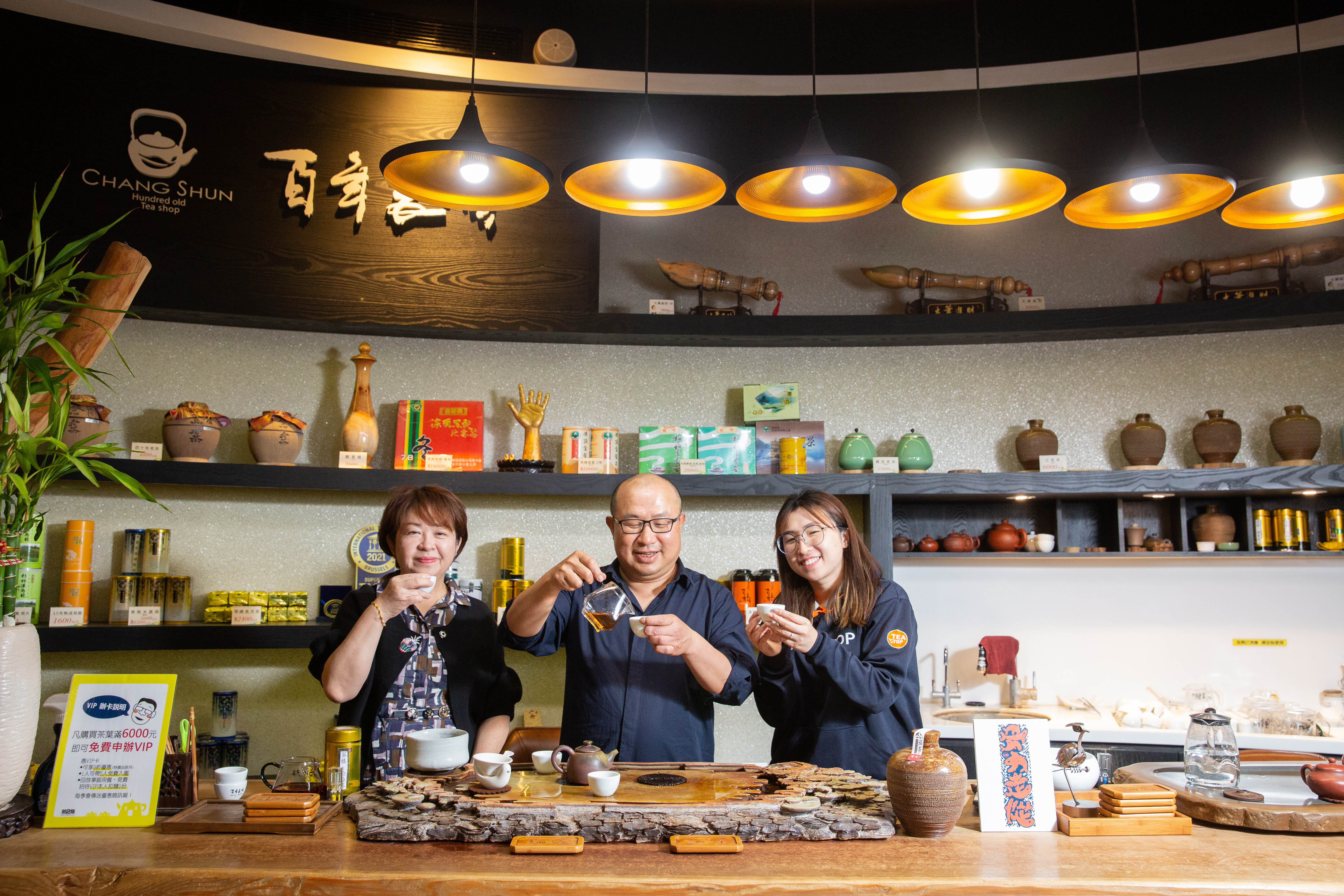 現在TEA TOP已是中彰投手搖茶飲的一方之霸，創辦人楊國珍表示，當初創立時的資金、以及起步營運的金援都是來自長順茶行。