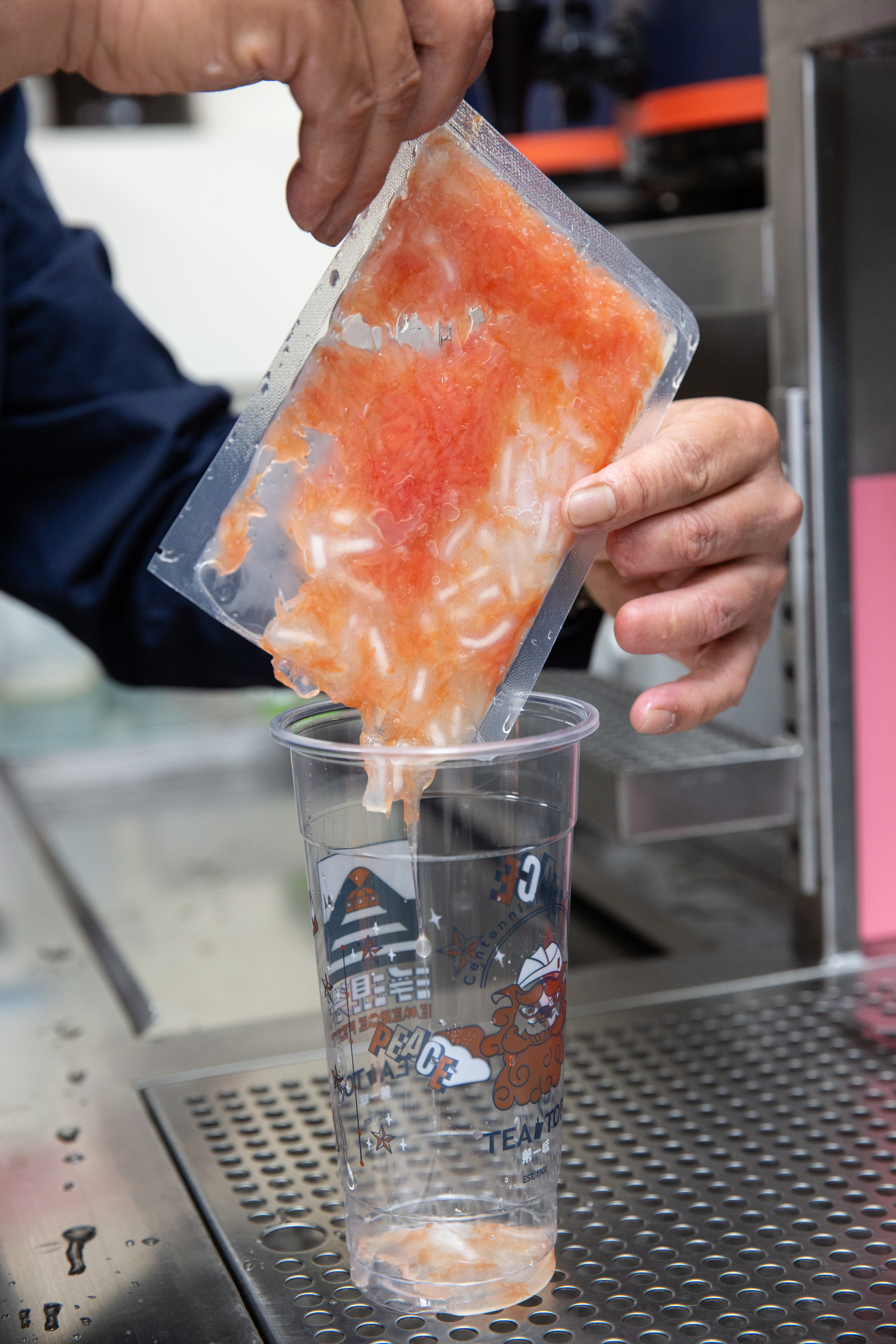 氮氣冷鏈技術可以讓水果保鮮3年，鮮果茶原料就不會受季節時令影響。