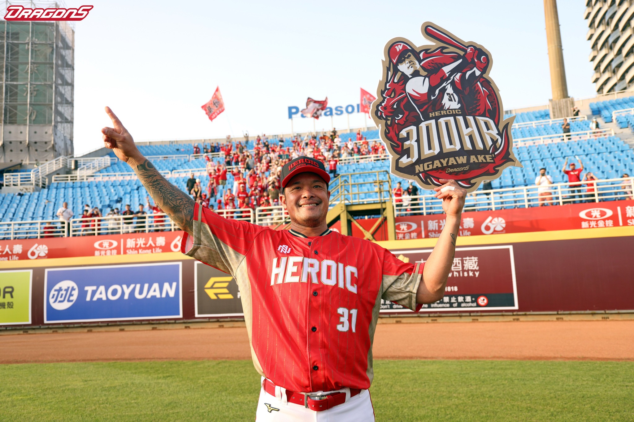 林智勝轟出生涯第300支全壘打，紀念雕像已翻3倍價。（翻攝自味全龍臉書）