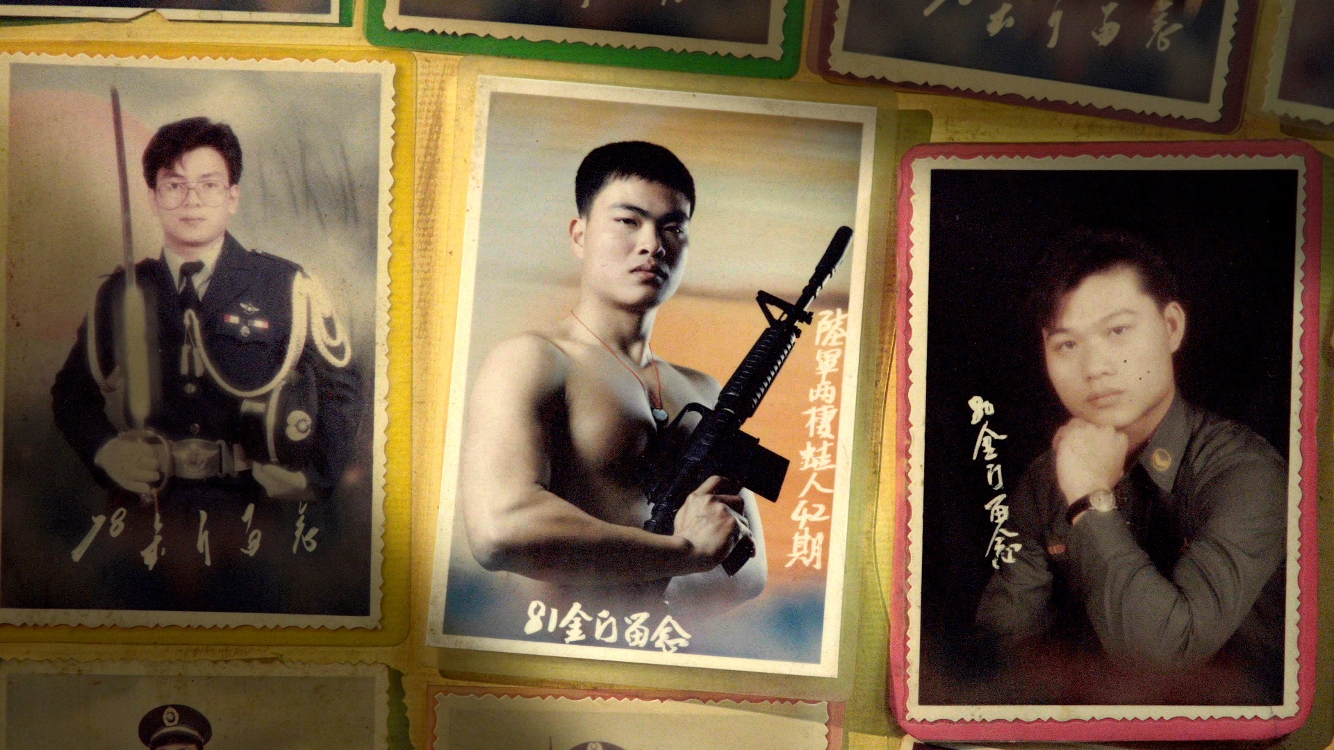 紀錄片《金門留念》從軍人沙龍照美學反映時代。（紅潤影像提供）