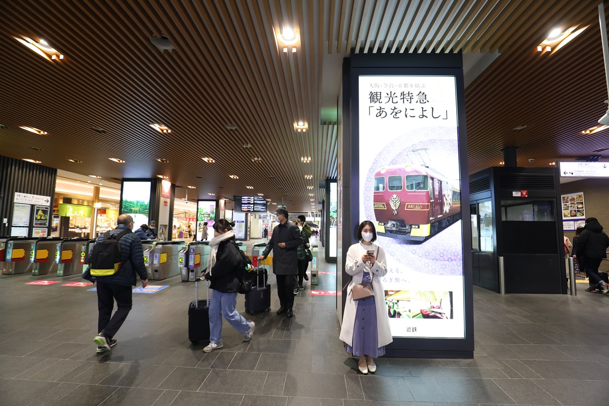 近鐵共有三種觀光電車，以奈良時代天平文化為設計主軸的「あをによし（AONIYOSHI）」是其中之一。