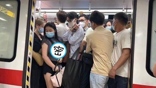 近日網路上有一張逗趣照片，掀起大票網友高度討論。（翻攝自臉書）