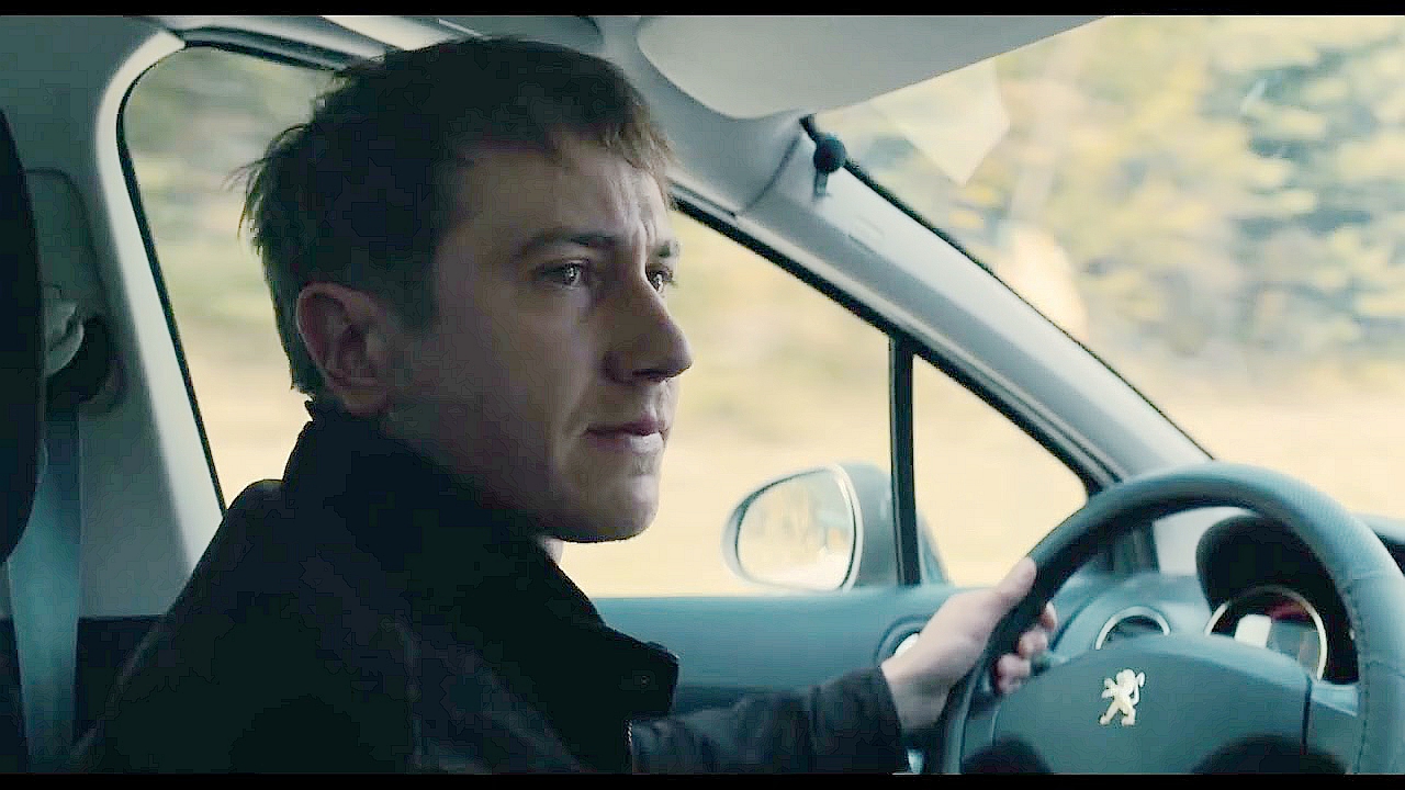 巴斯欽布雍在《追兇12夜》飾演個性靦腆的警探，獲本屆凱薩獎最佳新演員獎。 （海鵬影業提供）