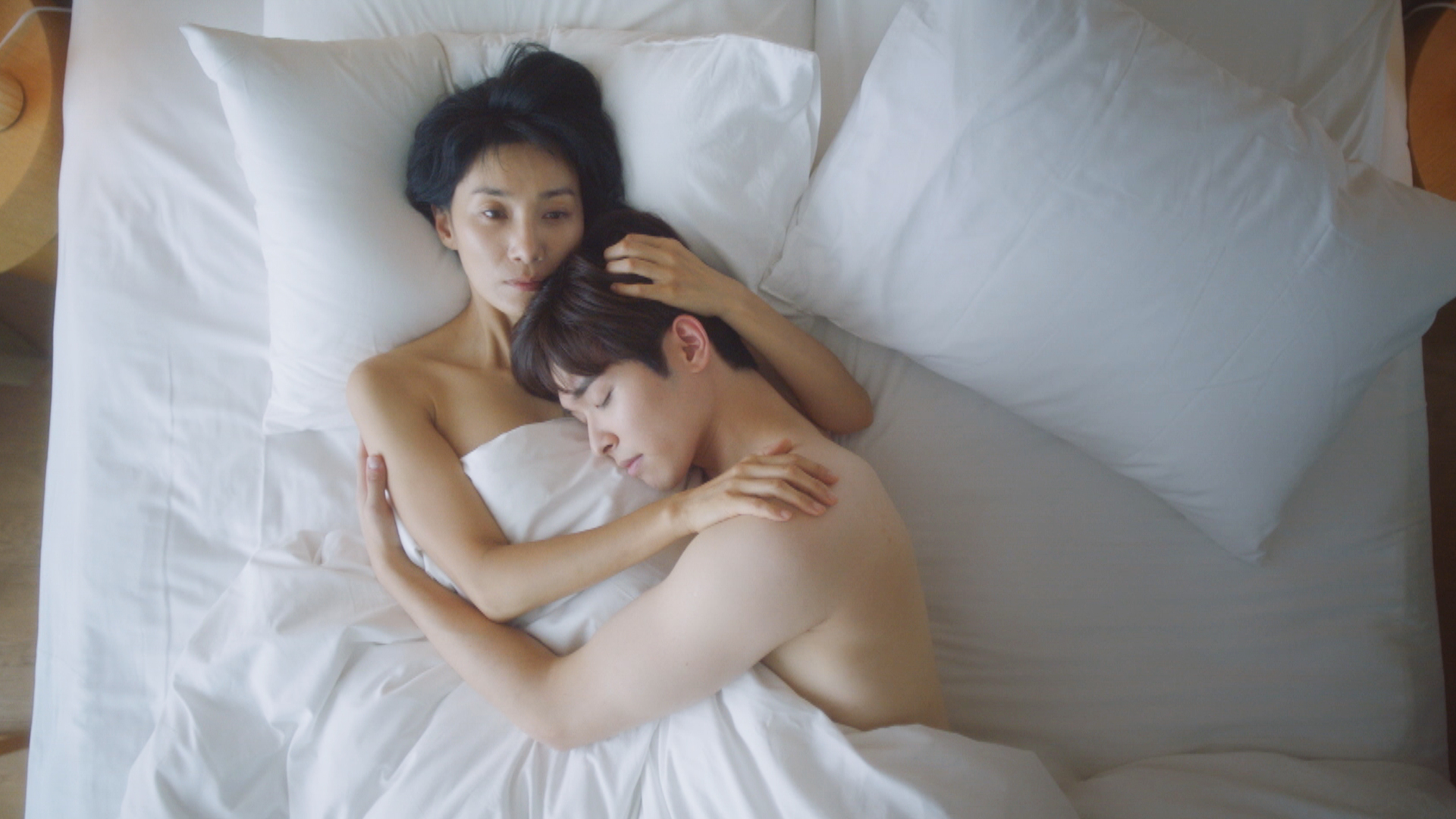 金瑞亨與李施優兩人膚色黑白分明。（龍華偶像台提供）