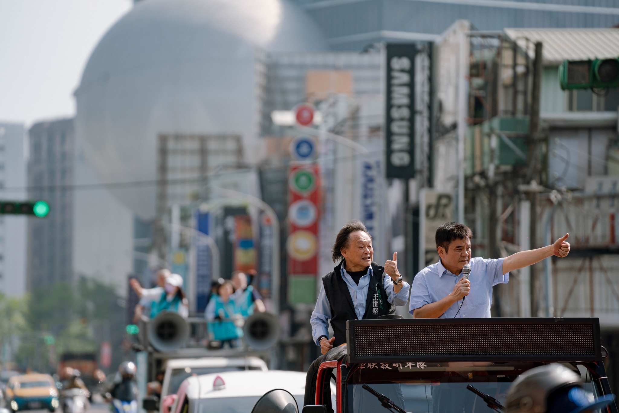 針對何志偉提告，王世堅爆氣反擊。（翻攝自臉書＠王世堅）