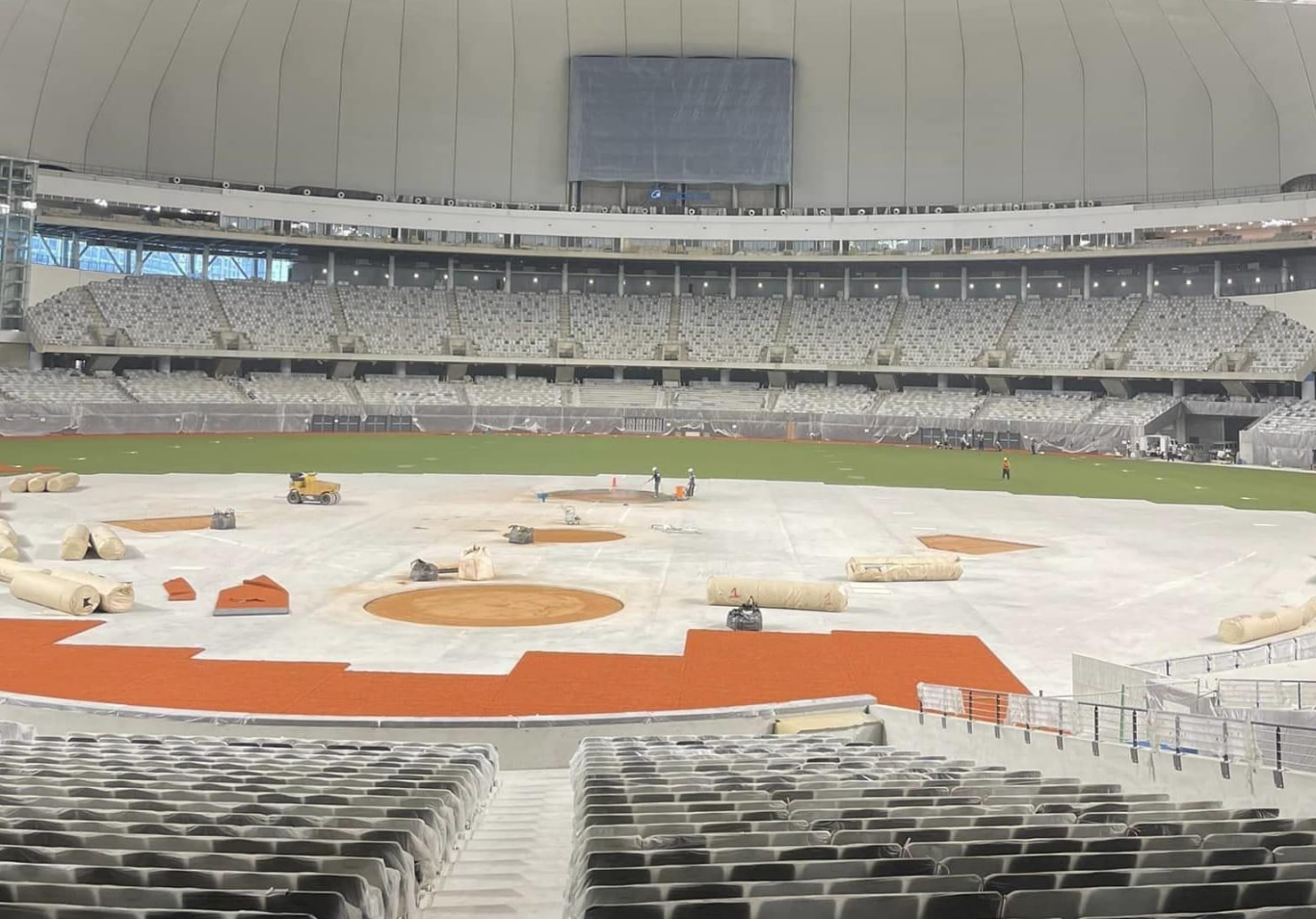 大巨蛋內部施工照片昨晚在臉書社團曝光，引起討論。（翻攝自中華職棒六隊一家親討論區臉書）