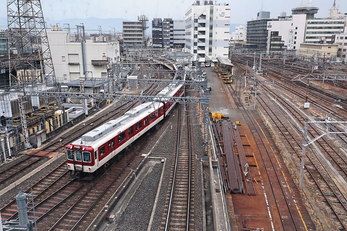 京都車站不僅匯集多條鐵路線,同時也聚集了許多酒店與餐廳。