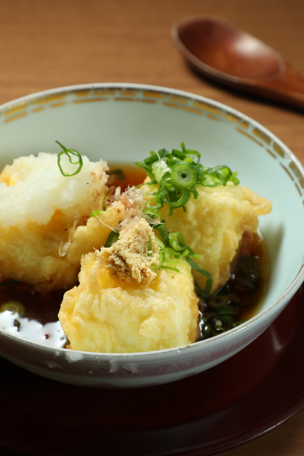 京都的豆腐料理很出名，這裡的「揚出豆腐」也是招牌小菜之一。（650日圓／份，約NT$148）
