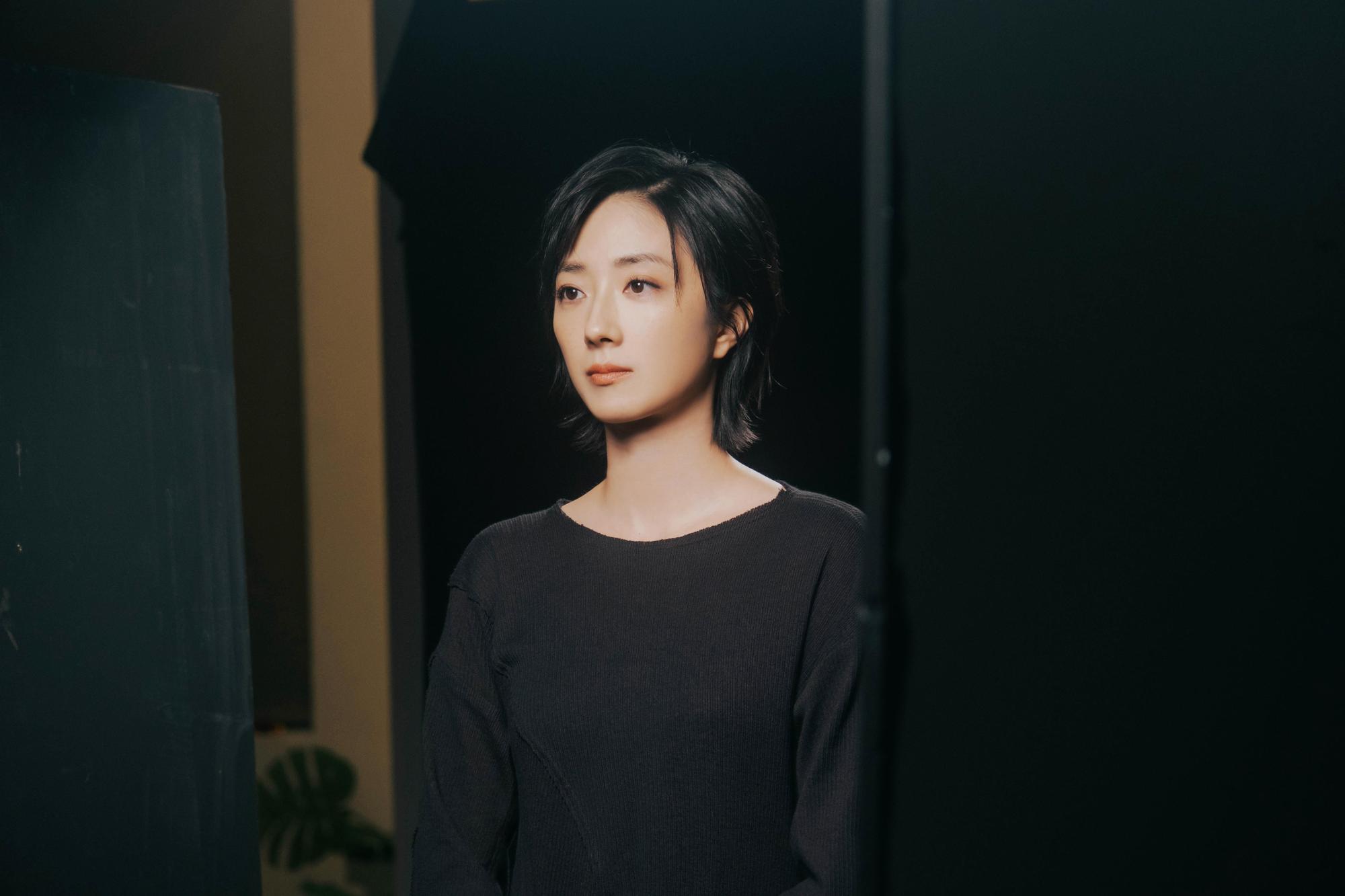 桂綸鎂擔任台法合製AR紀錄作品《COLORED》的說書人。（前景娛樂提供）