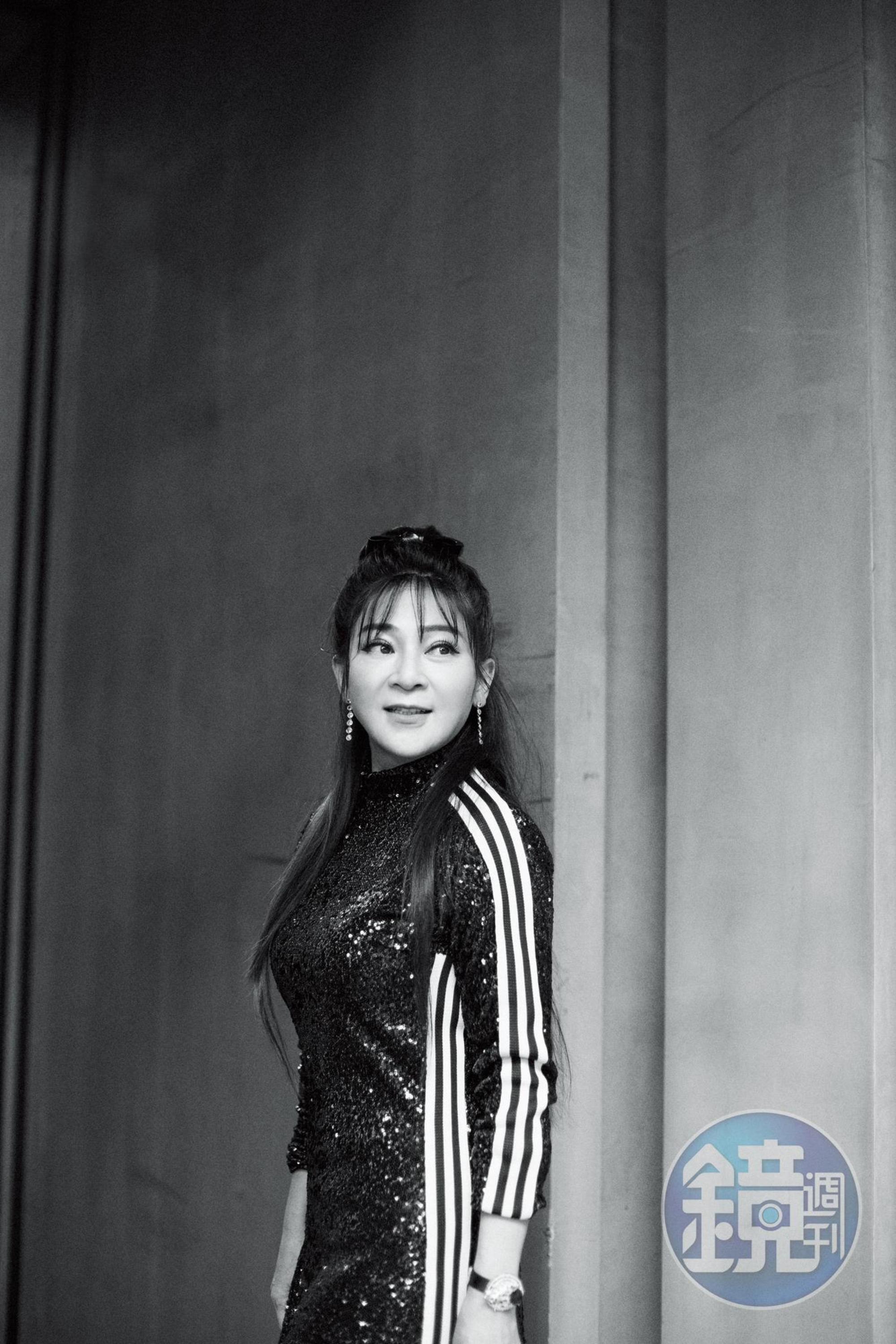 訪問完已是傍晚,接下來王彩樺要趕去定裝,「我的朋友都說,妳可以休息一下嗎?」只要滿滿行程中可以休息一天,她就可以為了那一天更努力。
