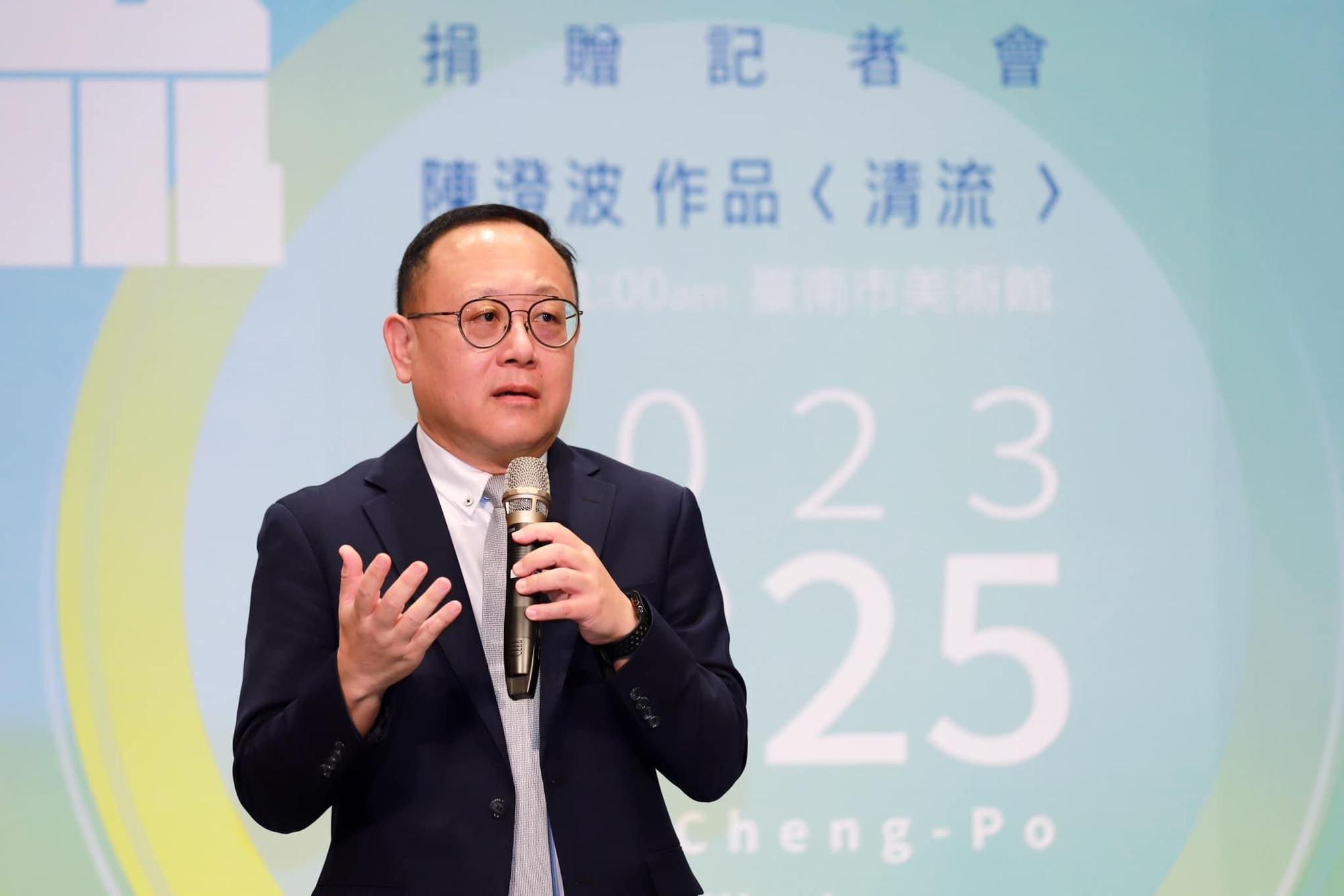 立委質詢,若以票換票、以物易物或對買票者提出性要求算不算黃牛?文化部長史哲則回應,轉售獲利者都算黃牛。(翻攝史哲臉書)
