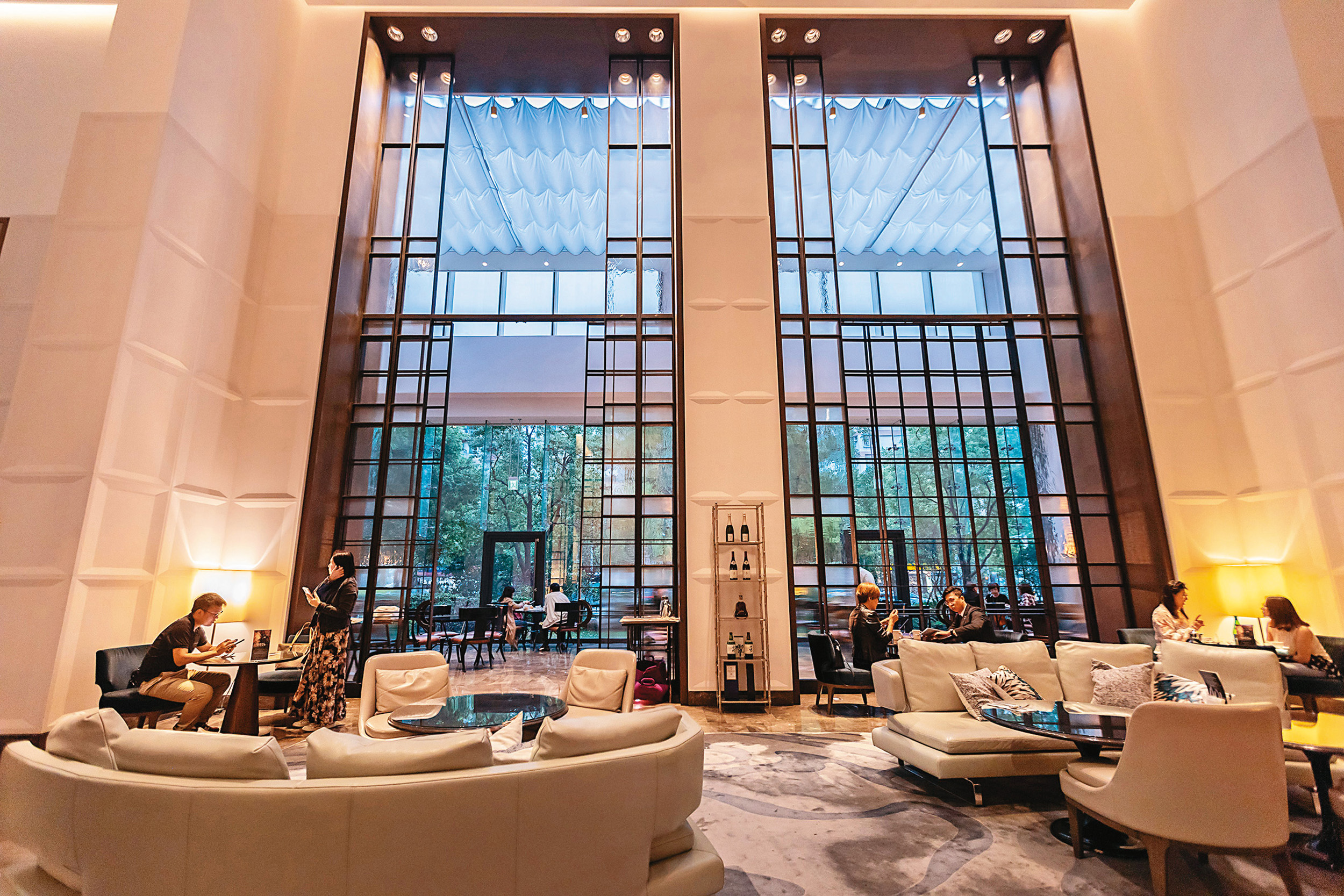 台北萬豪酒店1樓挑高的「Lobby Lounge」，用餐氣氛悠閒。