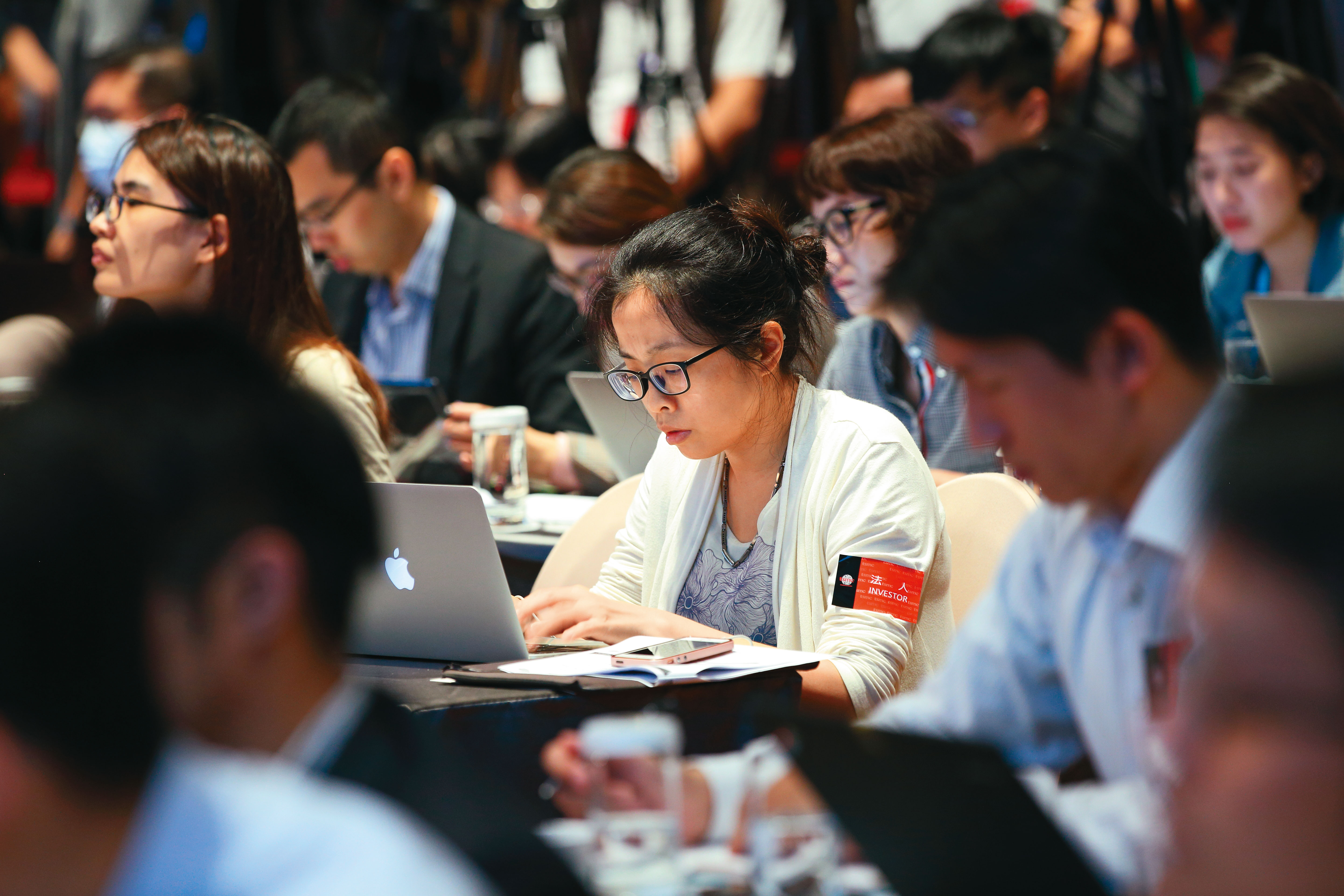鄧軒浩表示，投信、外資法人同步買超的標的，隔天繼續上漲機率高。
