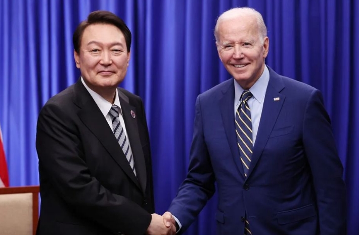 南韓總統尹錫悅（左）將赴美進行為期7天的國是訪問，美國總統拜登（Joe Biden，右）夫婦將會親自接待尹錫悅和夫人金建希。（翻攝尹錫悅IG）