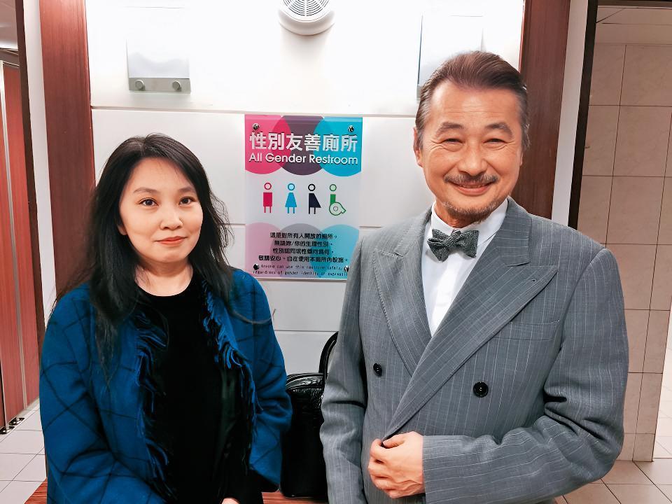 針對妻子陳嘉君(左)指駐日代表謝長廷曾是調查局特務,遭謝提告求償80萬元,施明德(右)認為「真相,不容掩耳盜鈴」。(翻攝陳嘉君臉書)