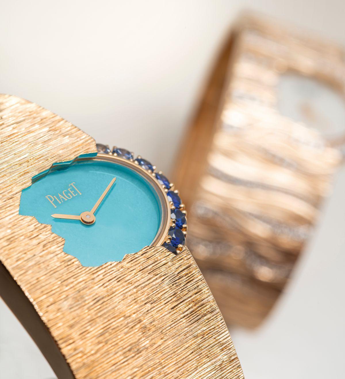 PIAGET Limelight系列18K玫瑰金土耳其石面盤藍寶石手鐲錶的「宮廷式雕刻」的細節。