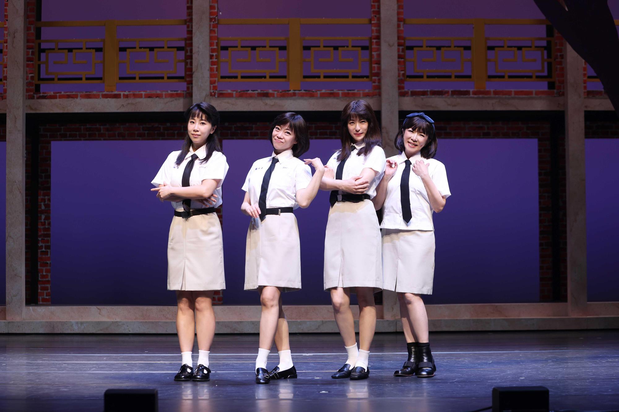 演員群有金仁馨（左一）、賴雅妍（右二）、范瑞君（左二）、趙詠華（右一），有戲骨也有唱將。（全民大劇團提供）