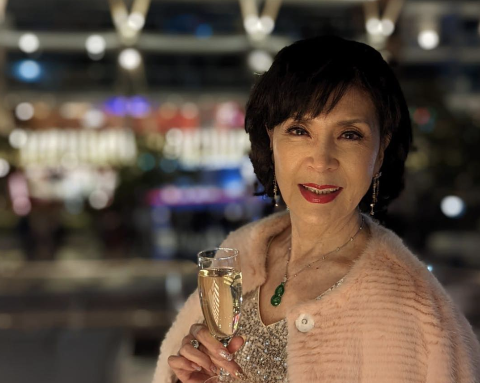 白嘉莉怒斥，詐騙業者盜用自己照片，謊稱可以免費提供投資理財課程。（翻攝白嘉莉臉書）